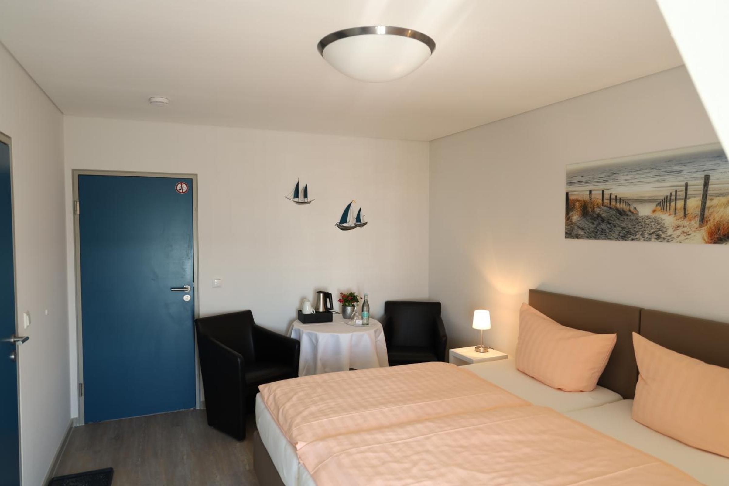 Double or Twin Room with Lake View photo 1