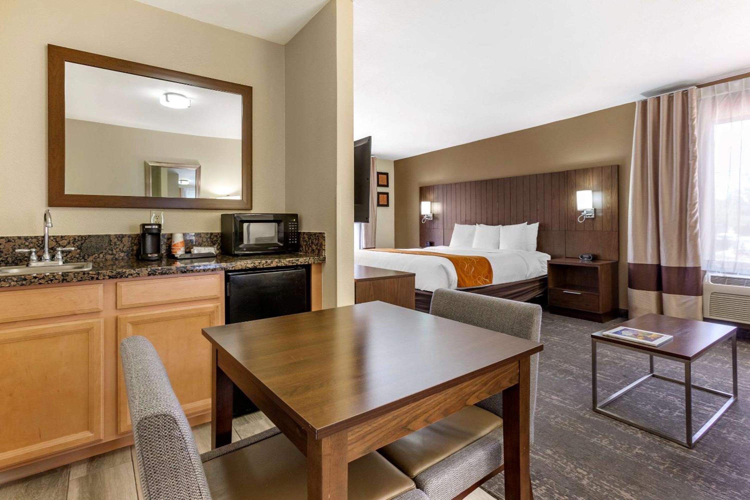 King Suite - Photo 2