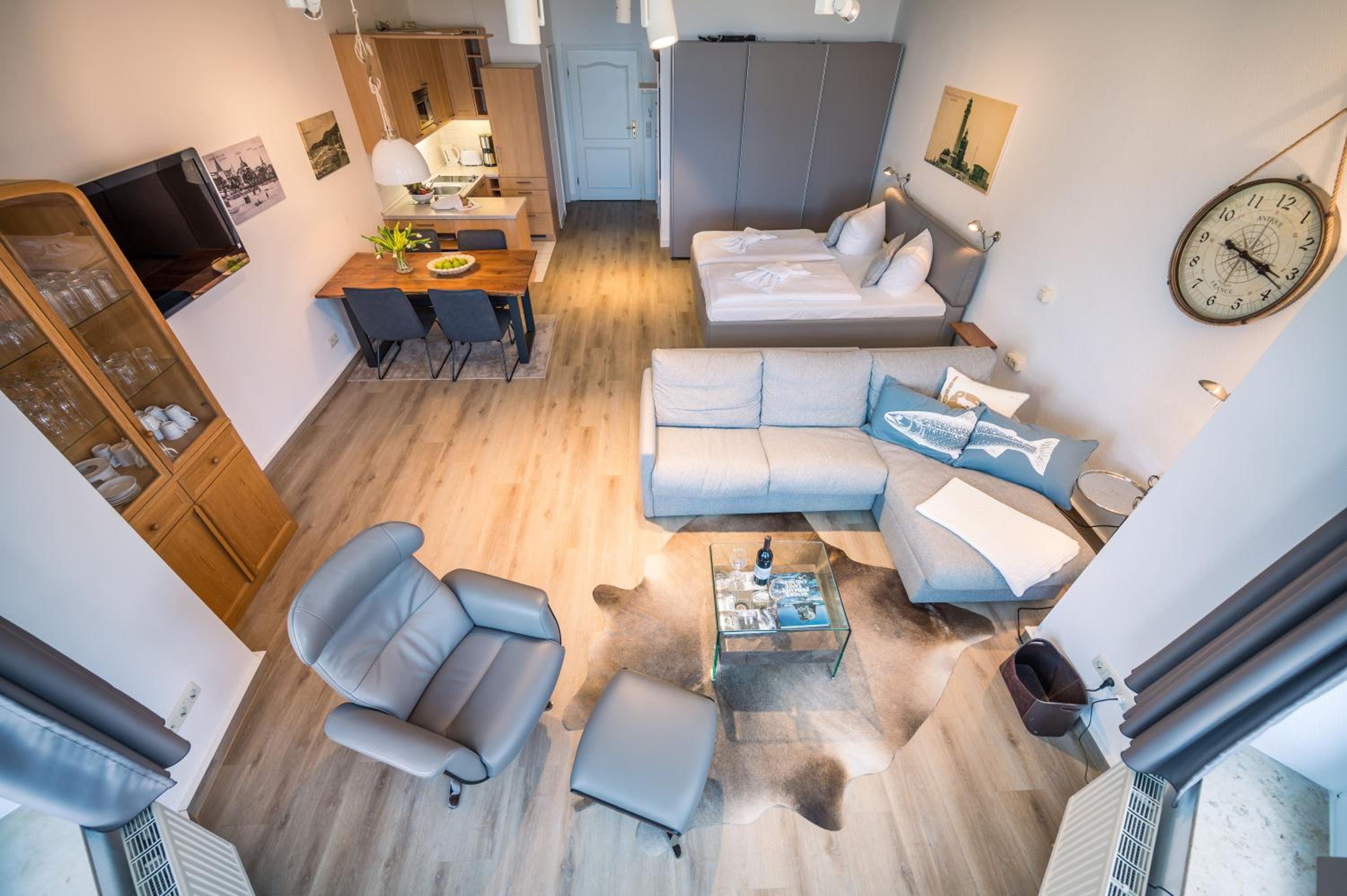 One-Bedroom Apartment with Sea View (First Floor) photo 2