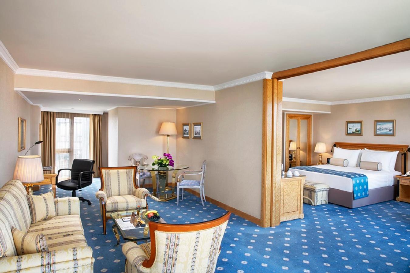 Business Suite with Sea View photo 2