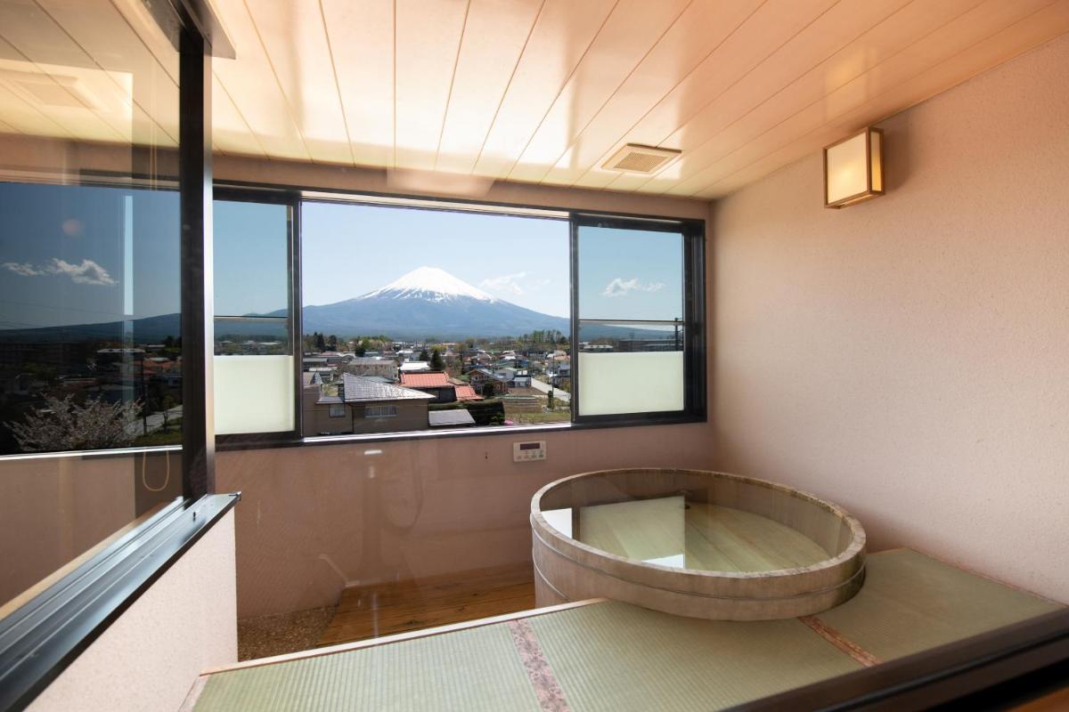 Deluxe Japanese-Style Room with Mountain View - Non-Smoking photo 2