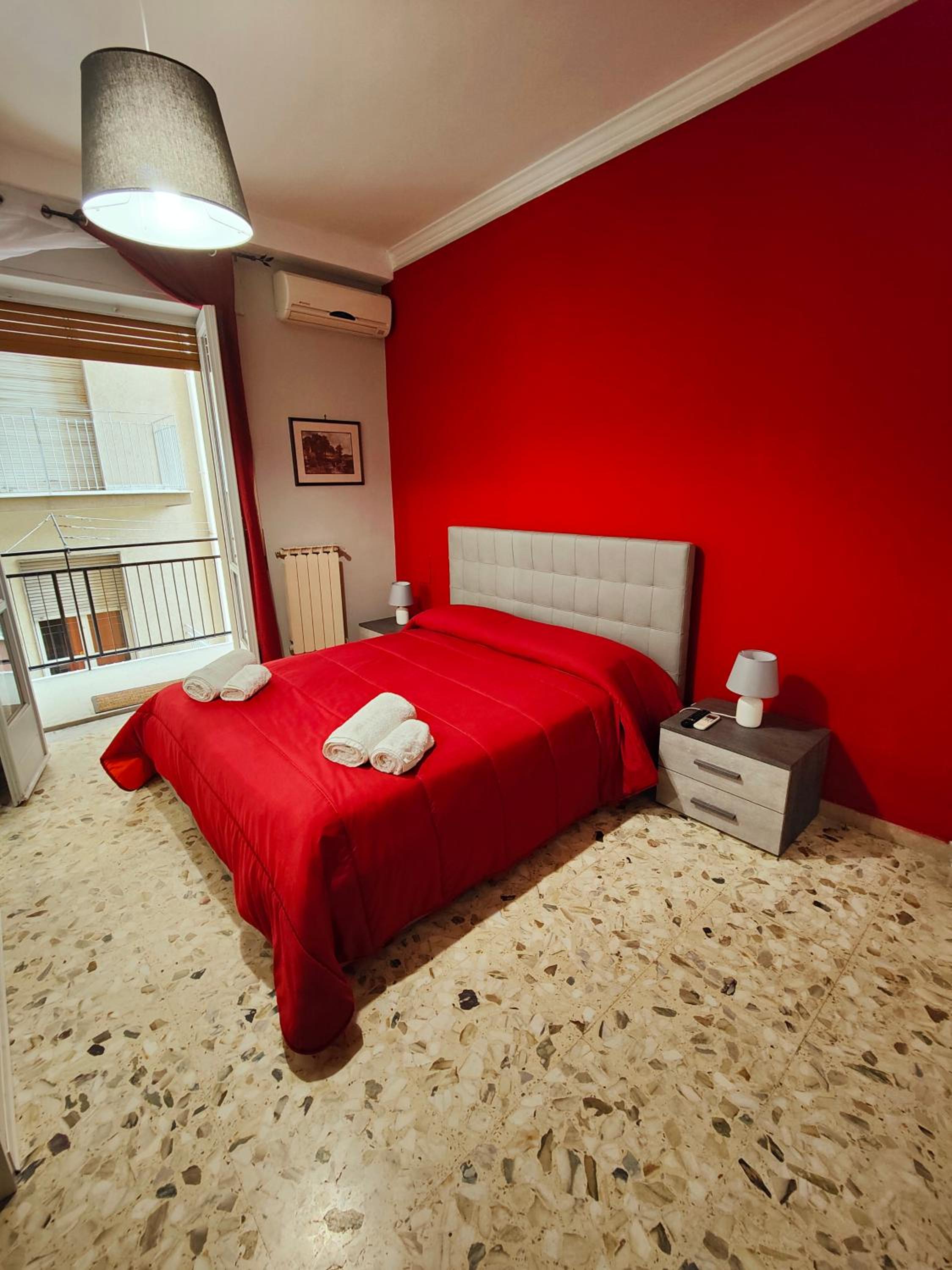 King Room with Balcony - Photo 11