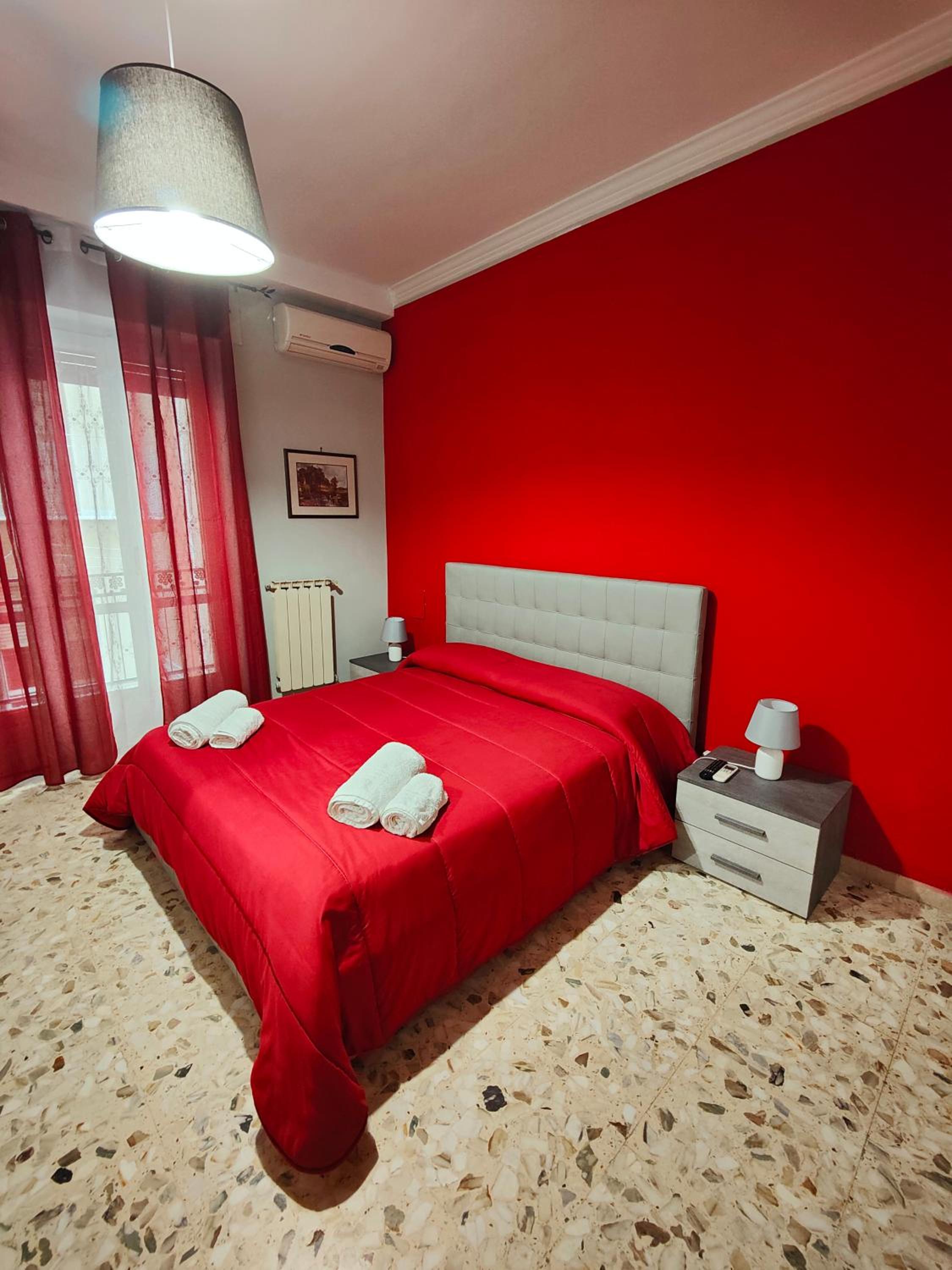 King Room with Balcony - Photo 9