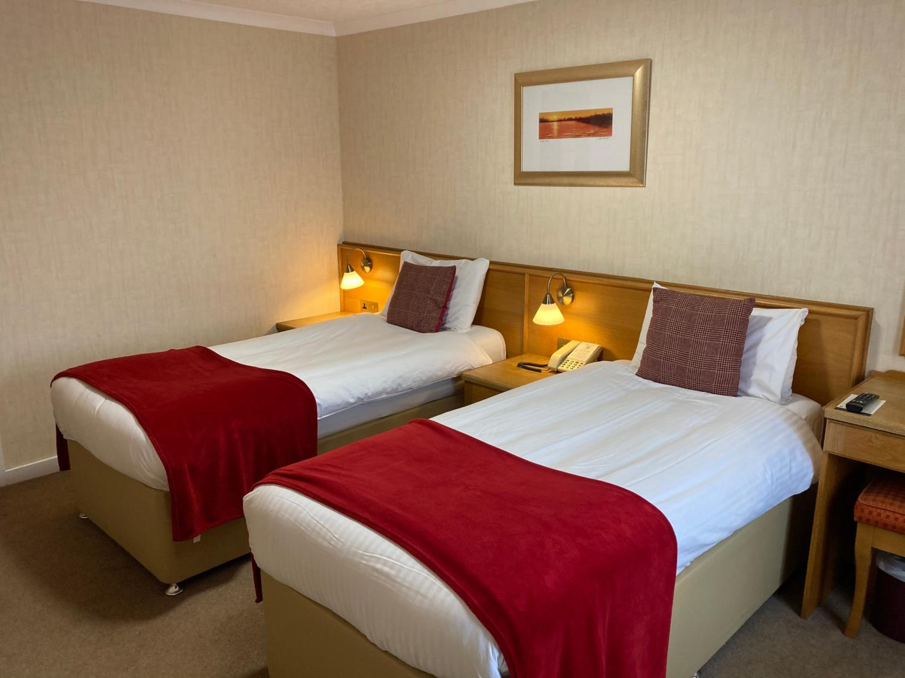 Twin Room with Private Bathroom photo 2