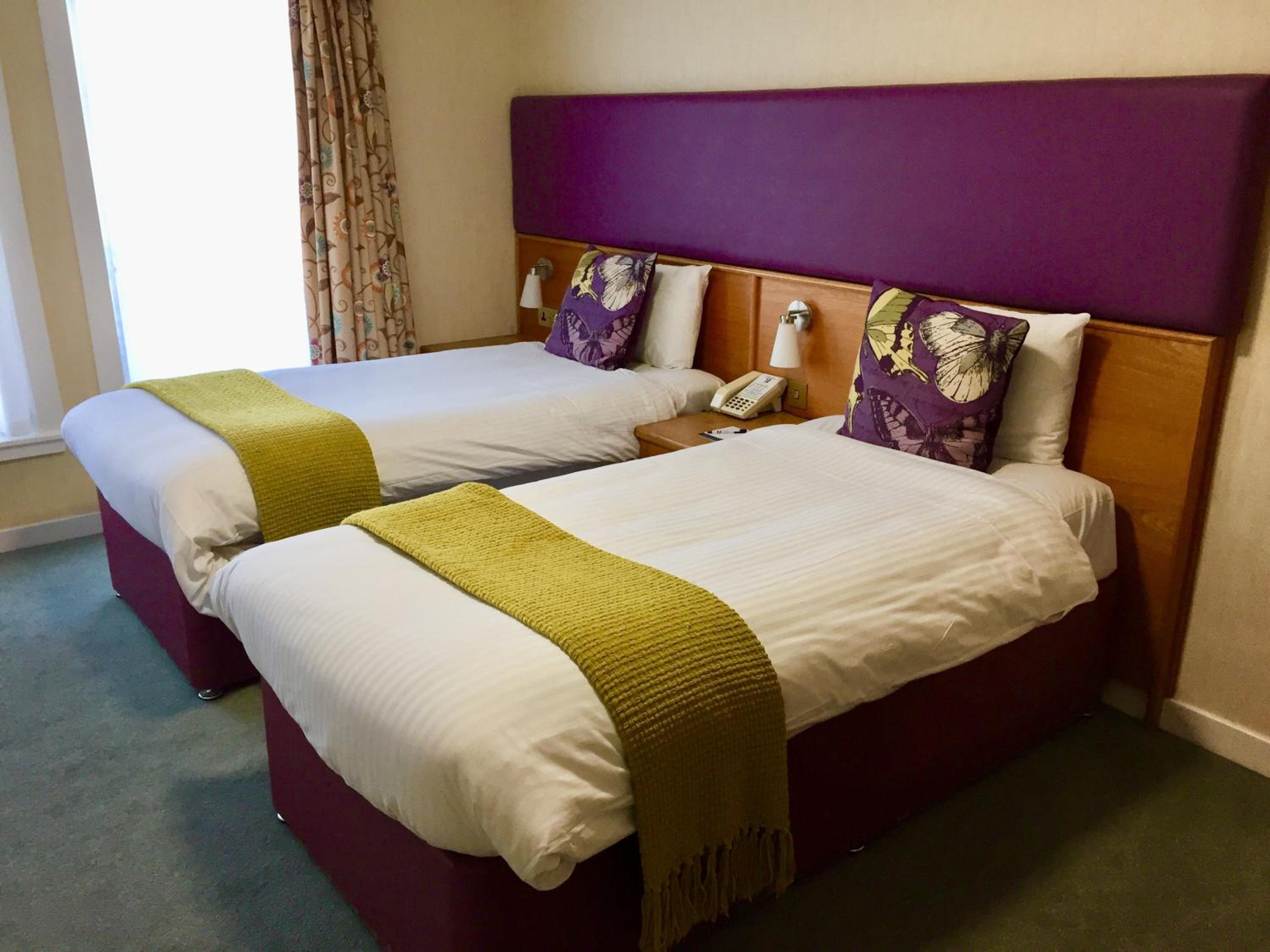 Twin Room with Private Bathroom photo 3