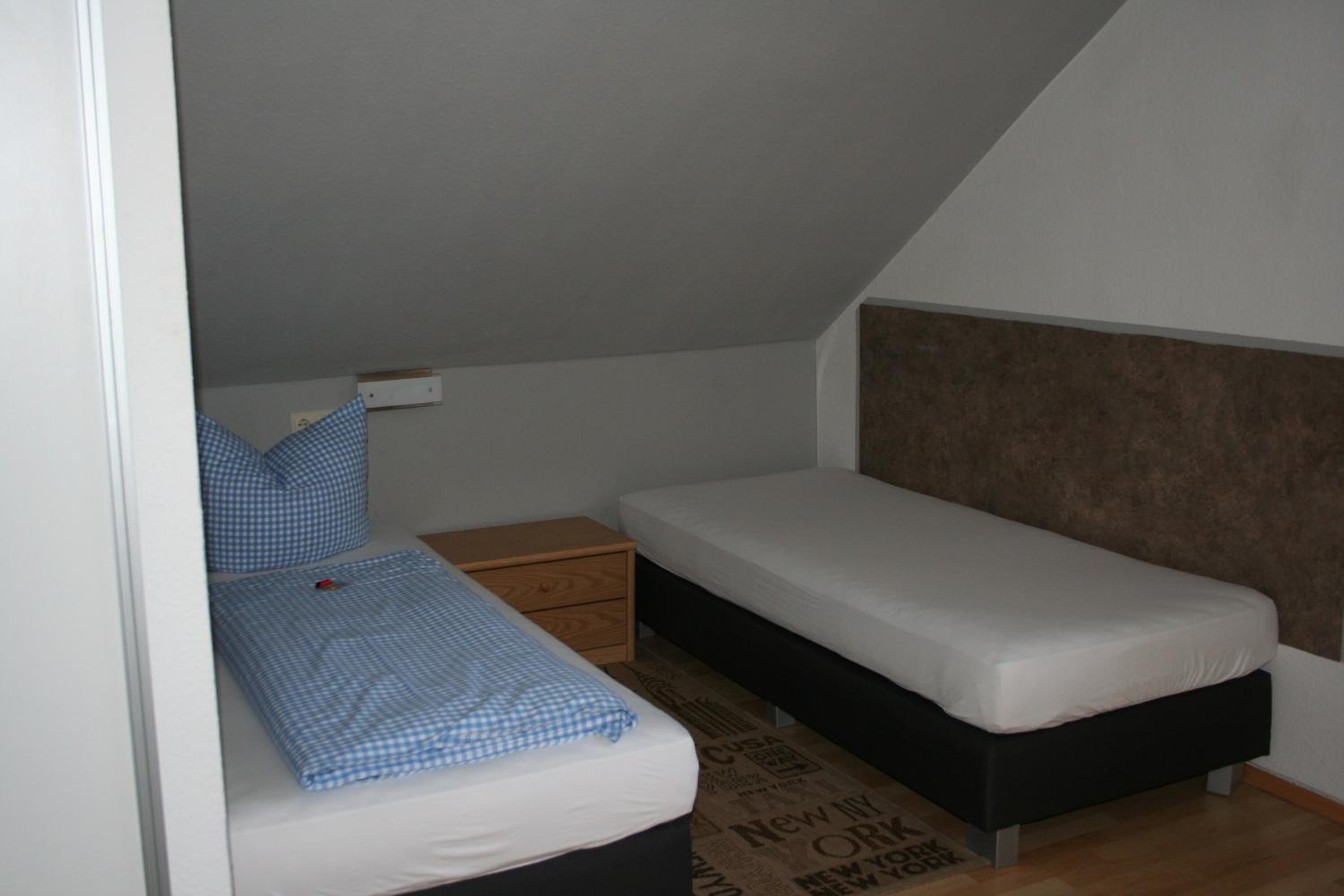Double or Twin Room with Shower - Photo 6