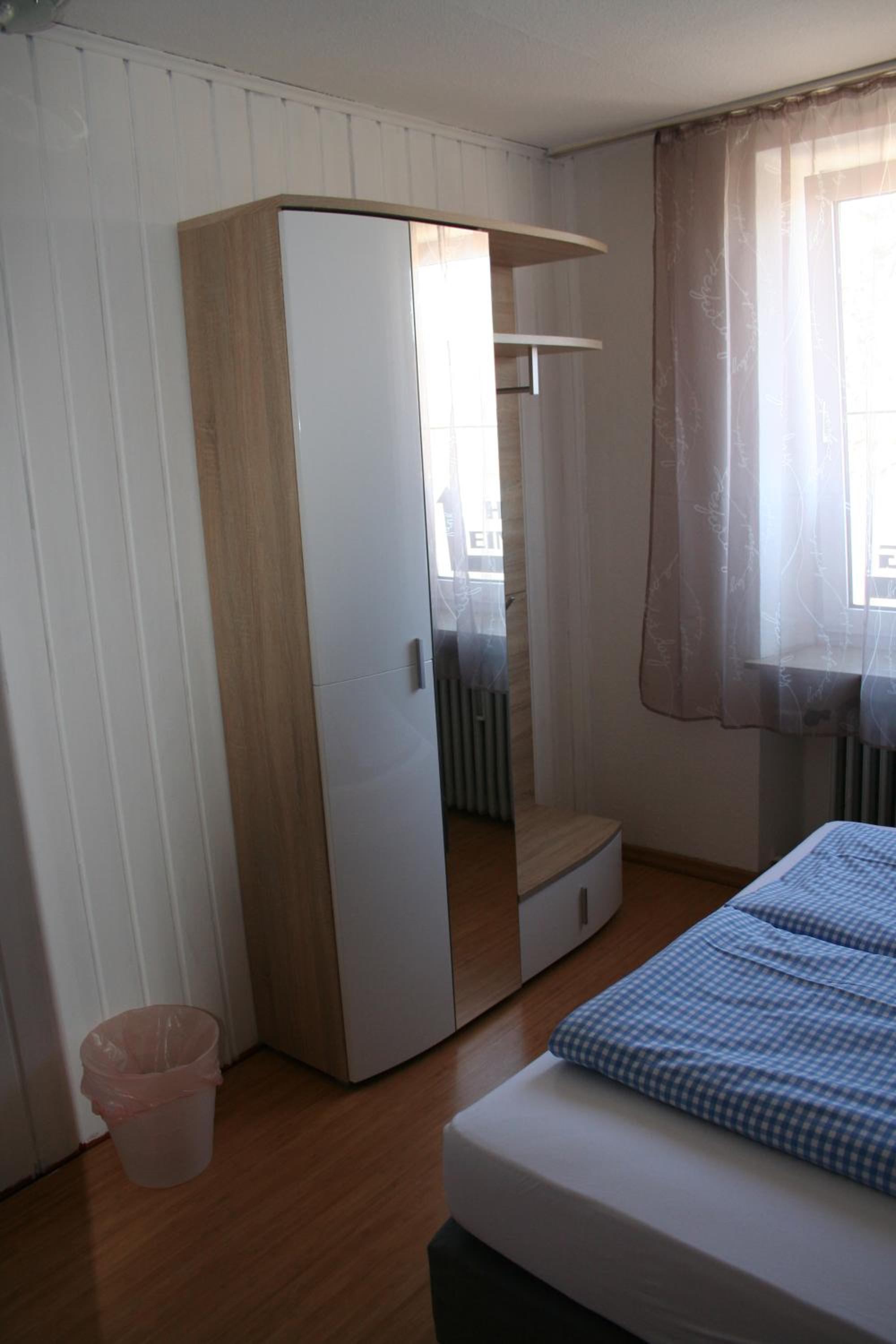 Double or Twin Room with Shower - Photo 3