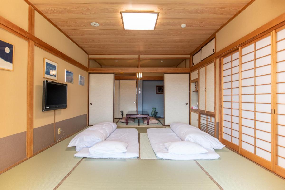 Standard Japanese-Style Room with Mountain View - Non-Smoking photo 3