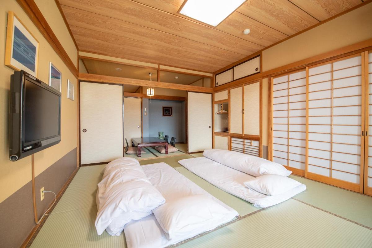 Standard Japanese-Style Room with Mountain View - Non-Smoking photo 2