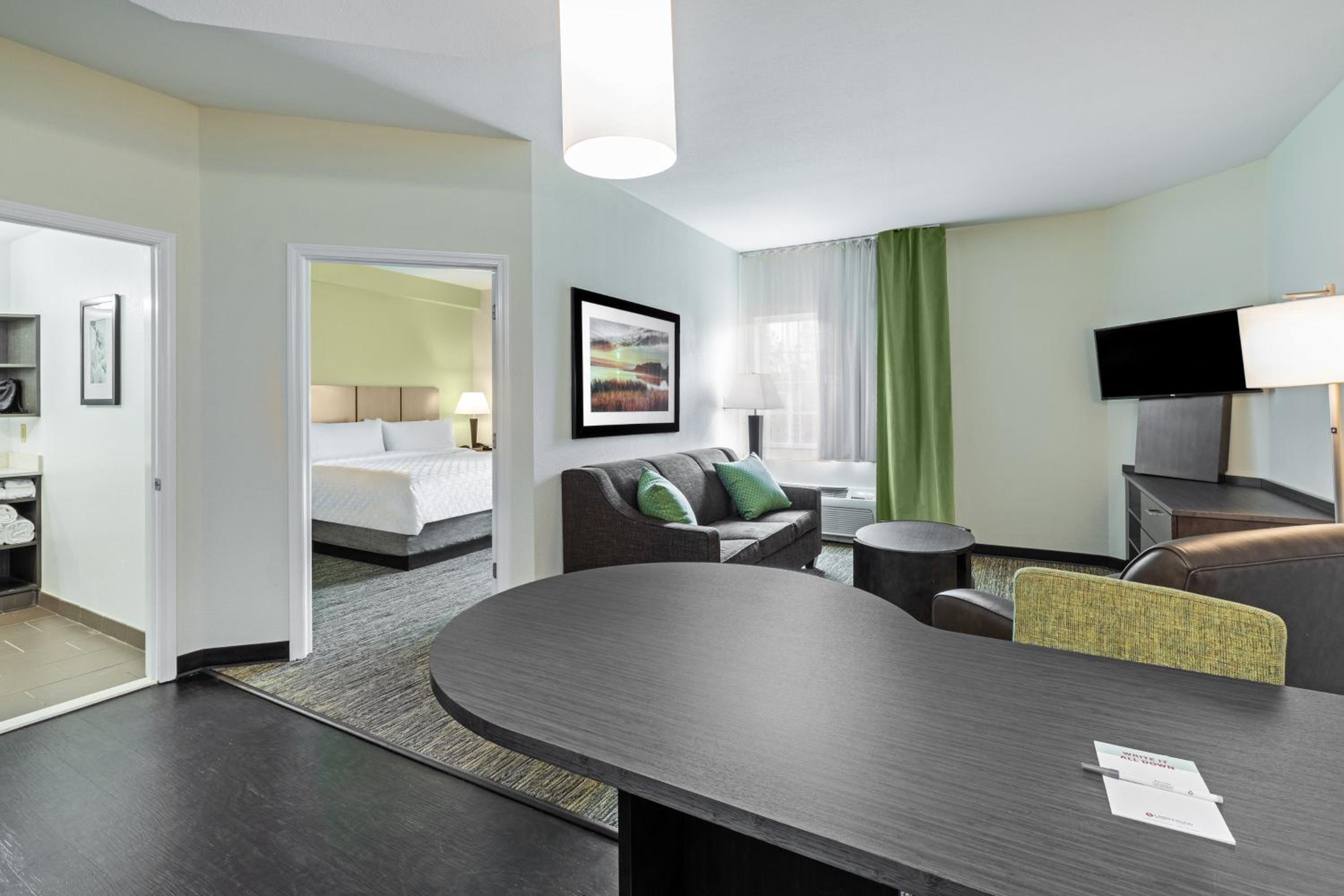 One-Bedroom King Suite with Sofa Bed - Photo 6