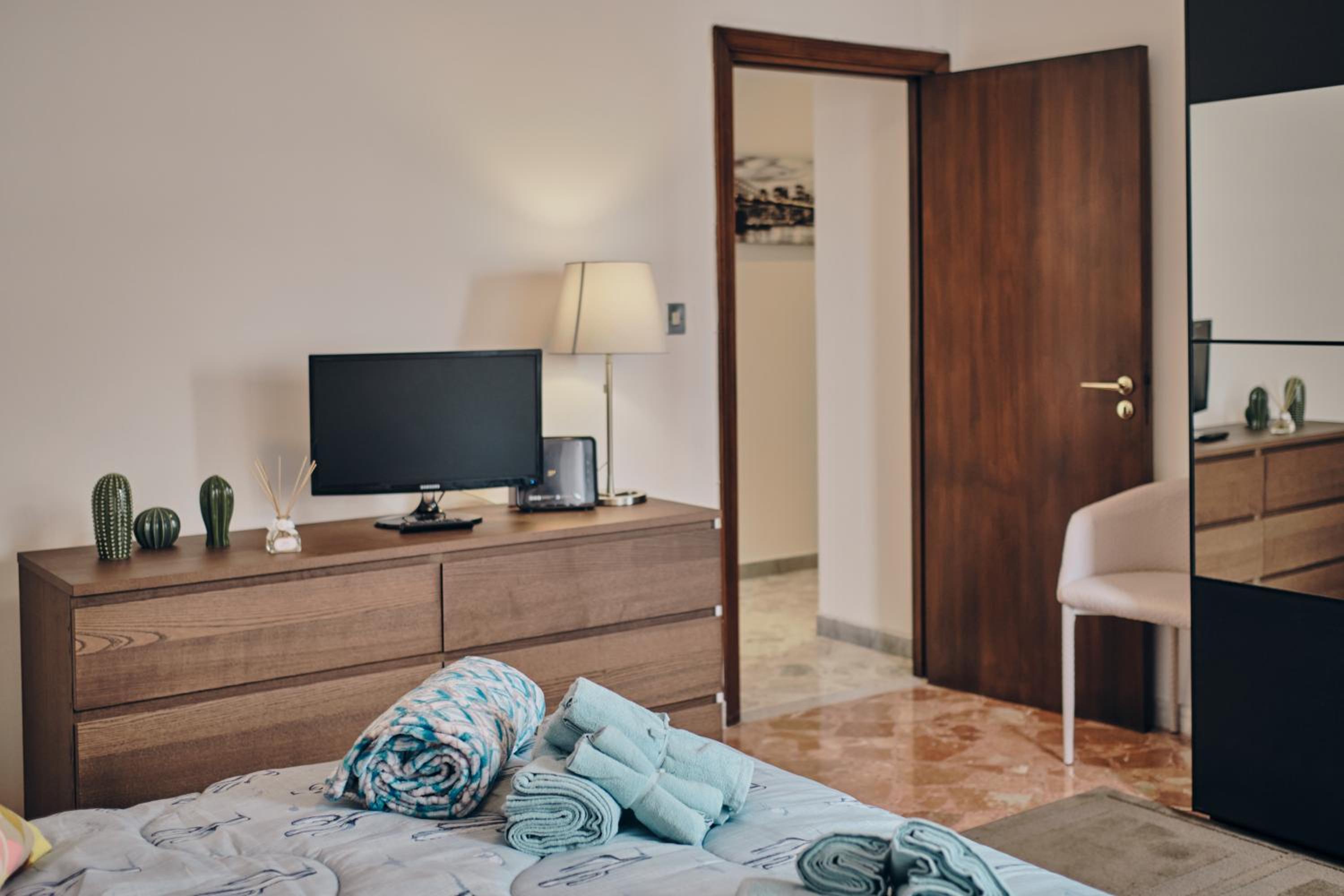 Two-Bedroom House - Photo 43