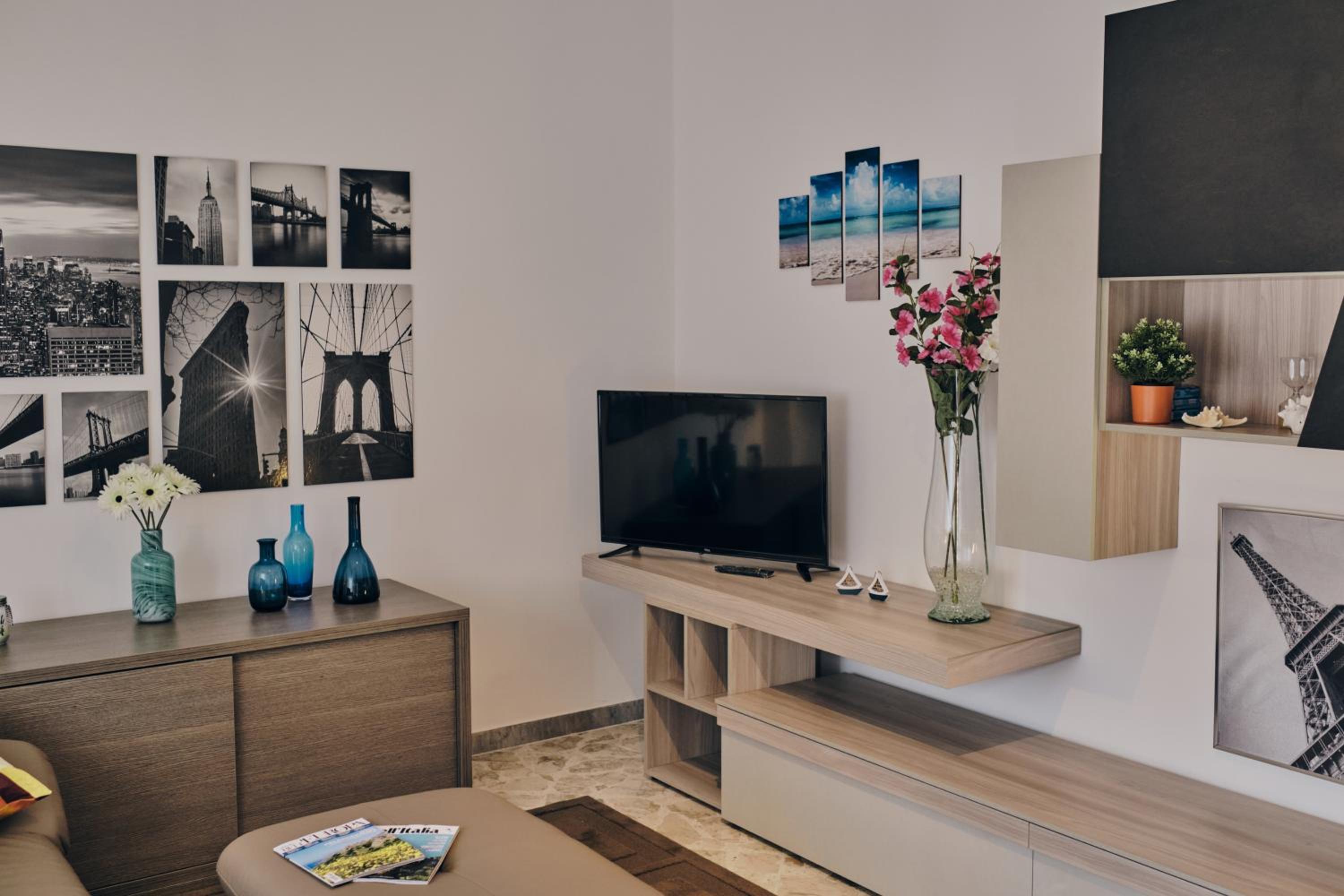 Two-Bedroom House - Photo 17