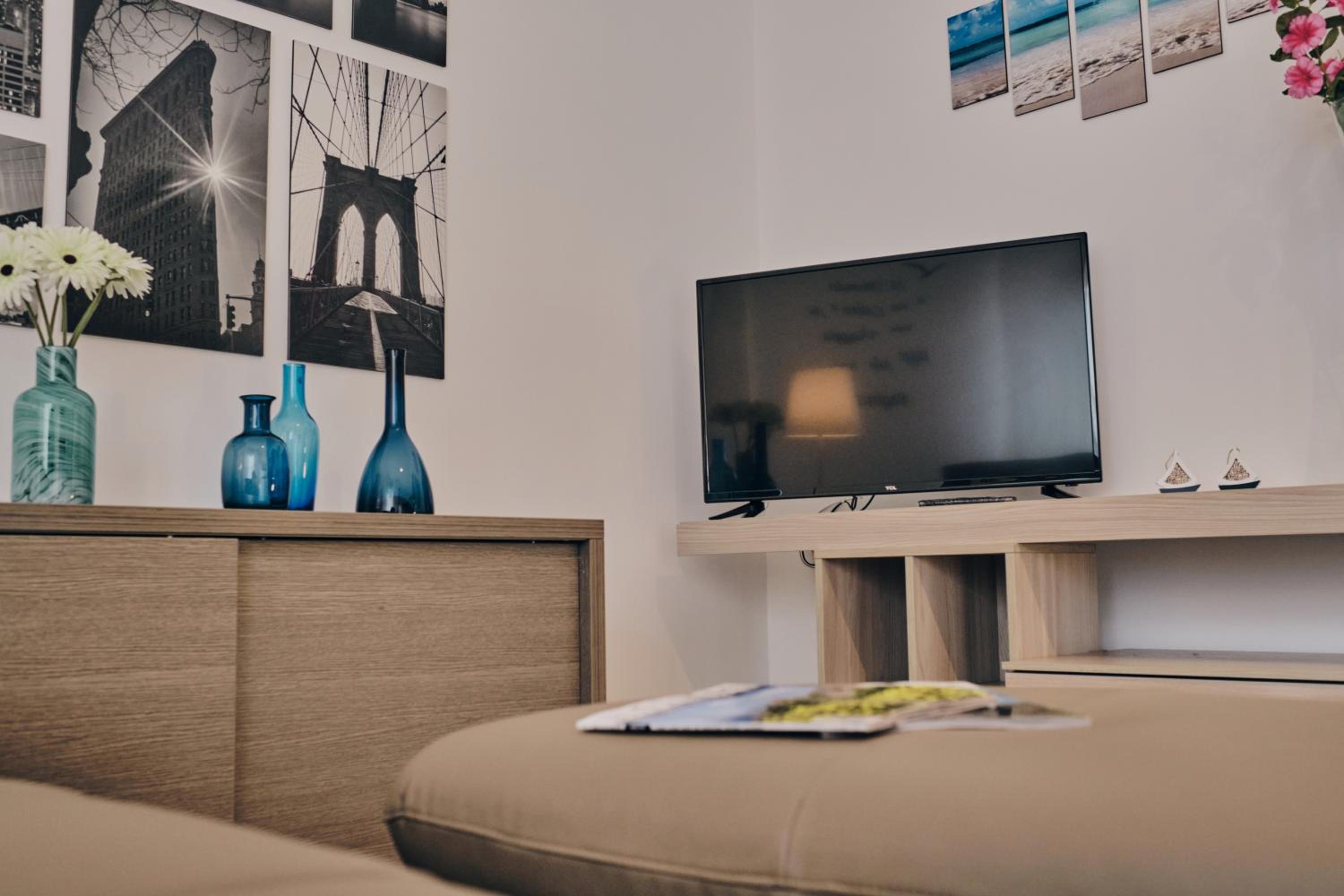 Two-Bedroom House - Photo 7