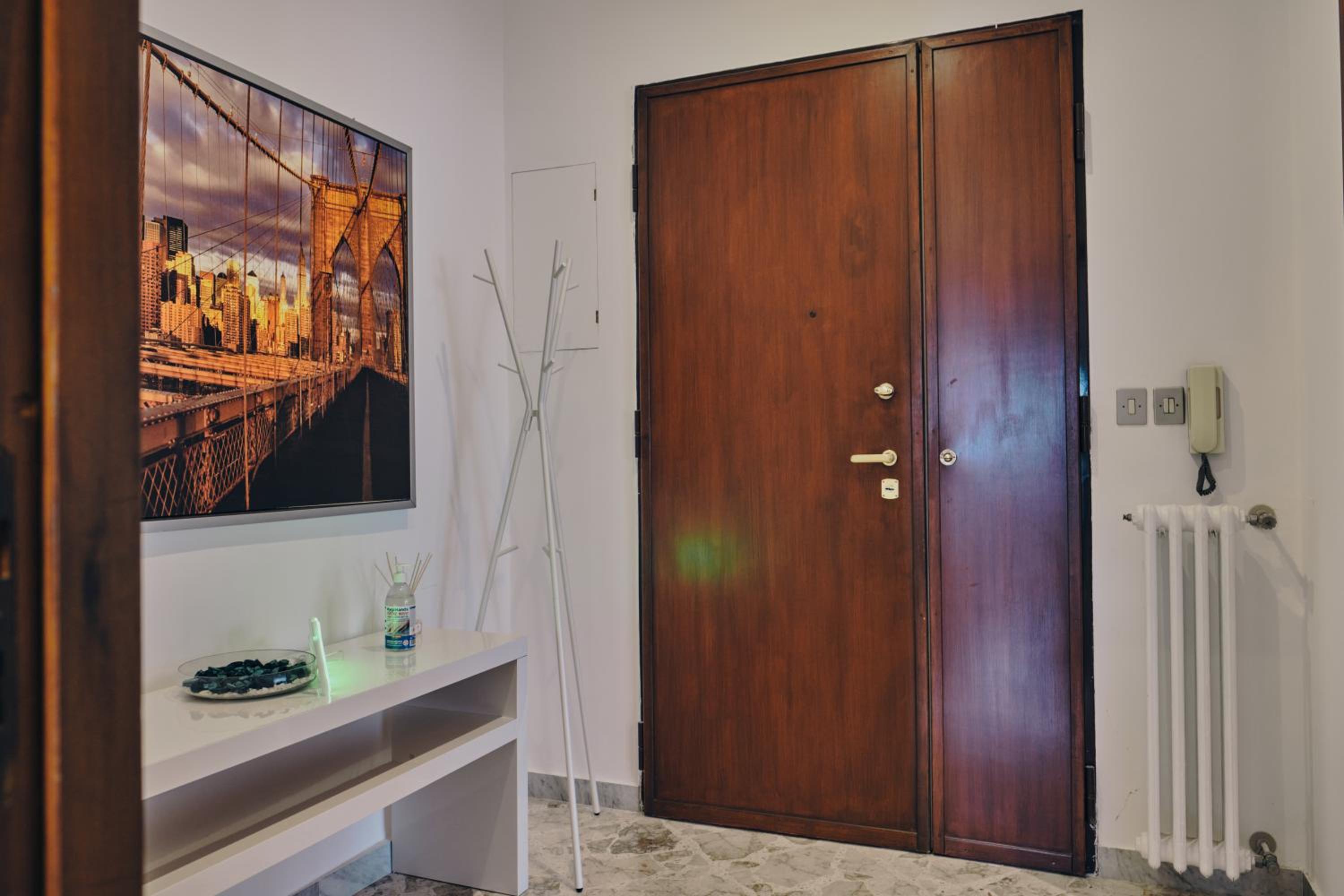 Two-Bedroom House - Photo 2
