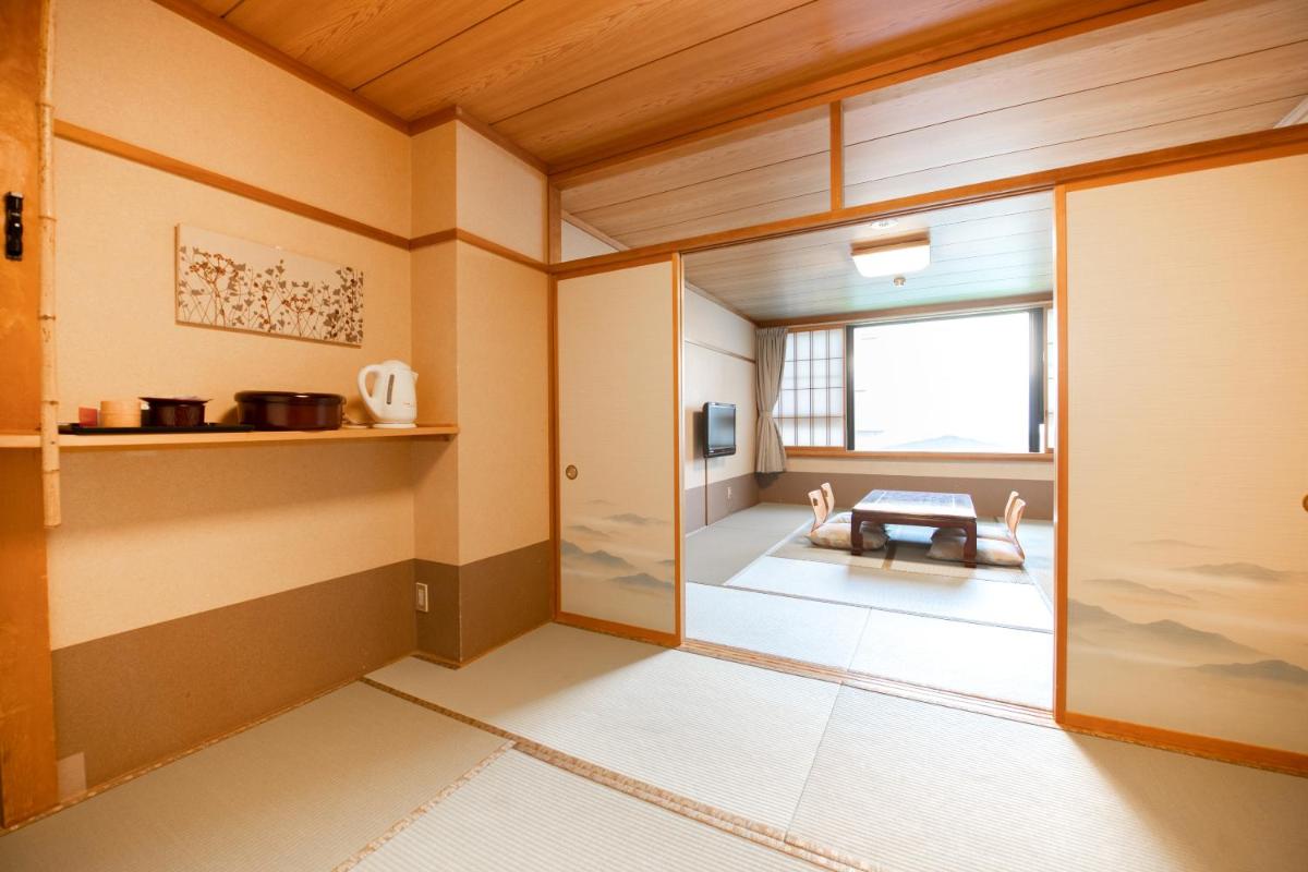 Japanese-Style Room - Non-Smoking (6 Adult) photo 3