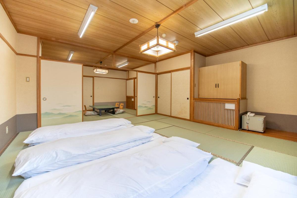 Japanese-Style Room - Non-Smoking (7 Adult) photo 3