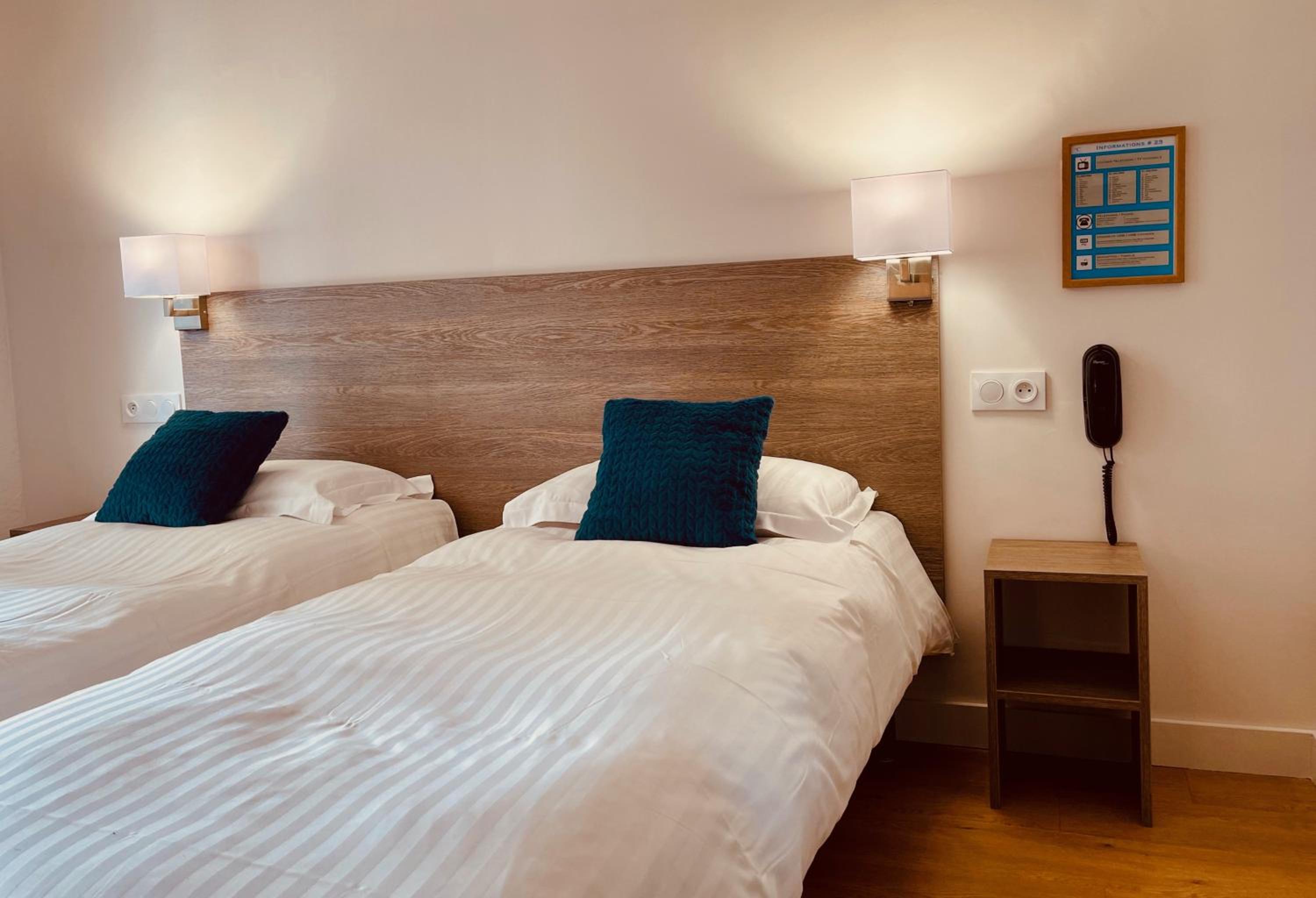 Twin Room with Side Sea View - Photo 1