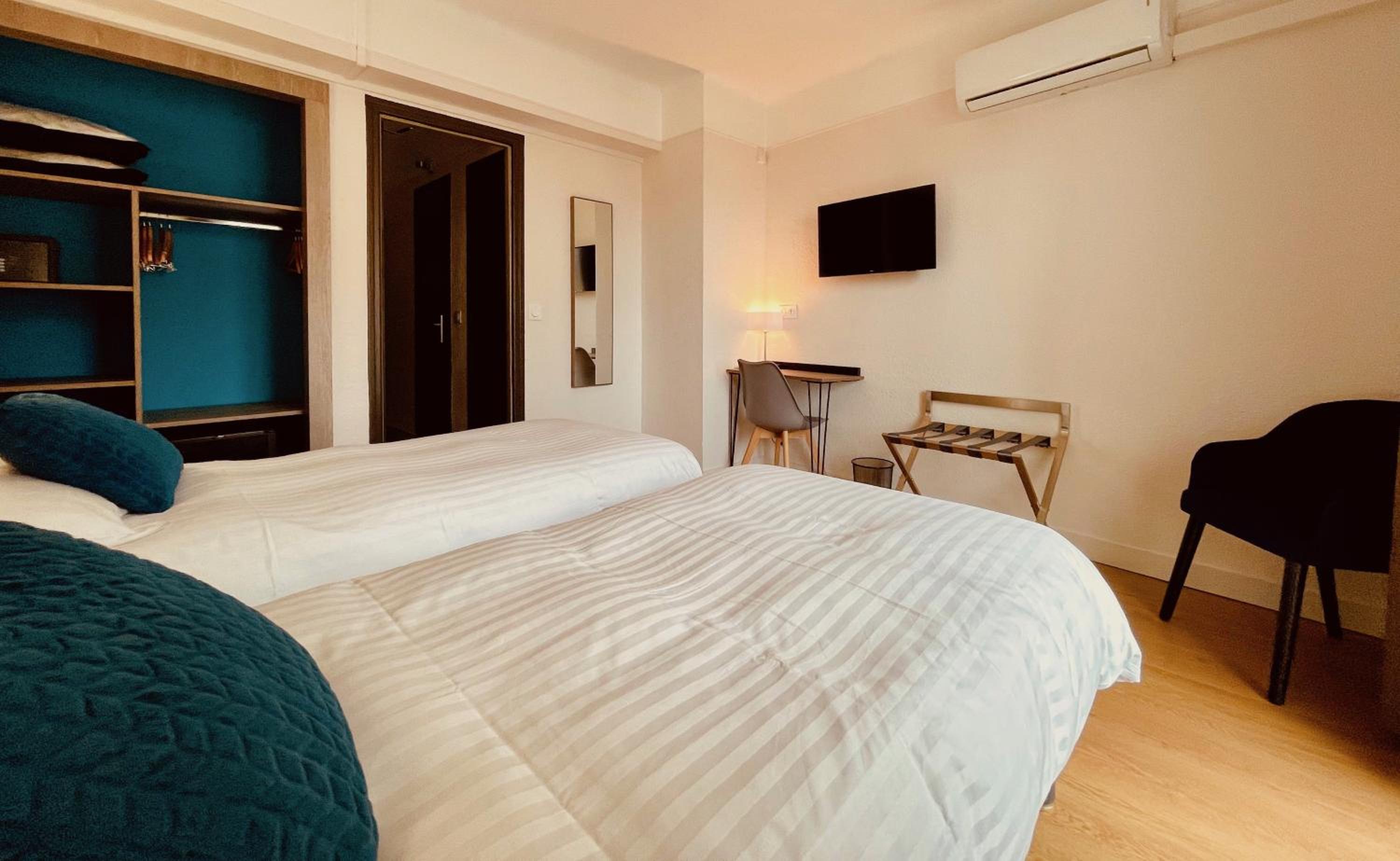 Standard Twin Room - Photo 3