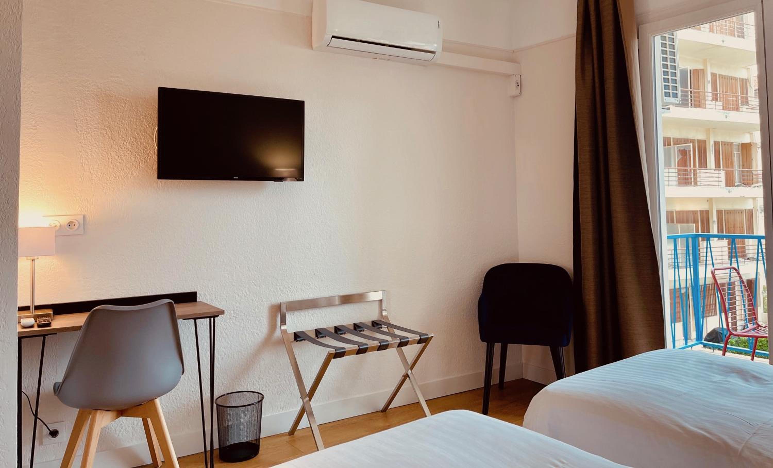 Standard Twin Room - Photo 4