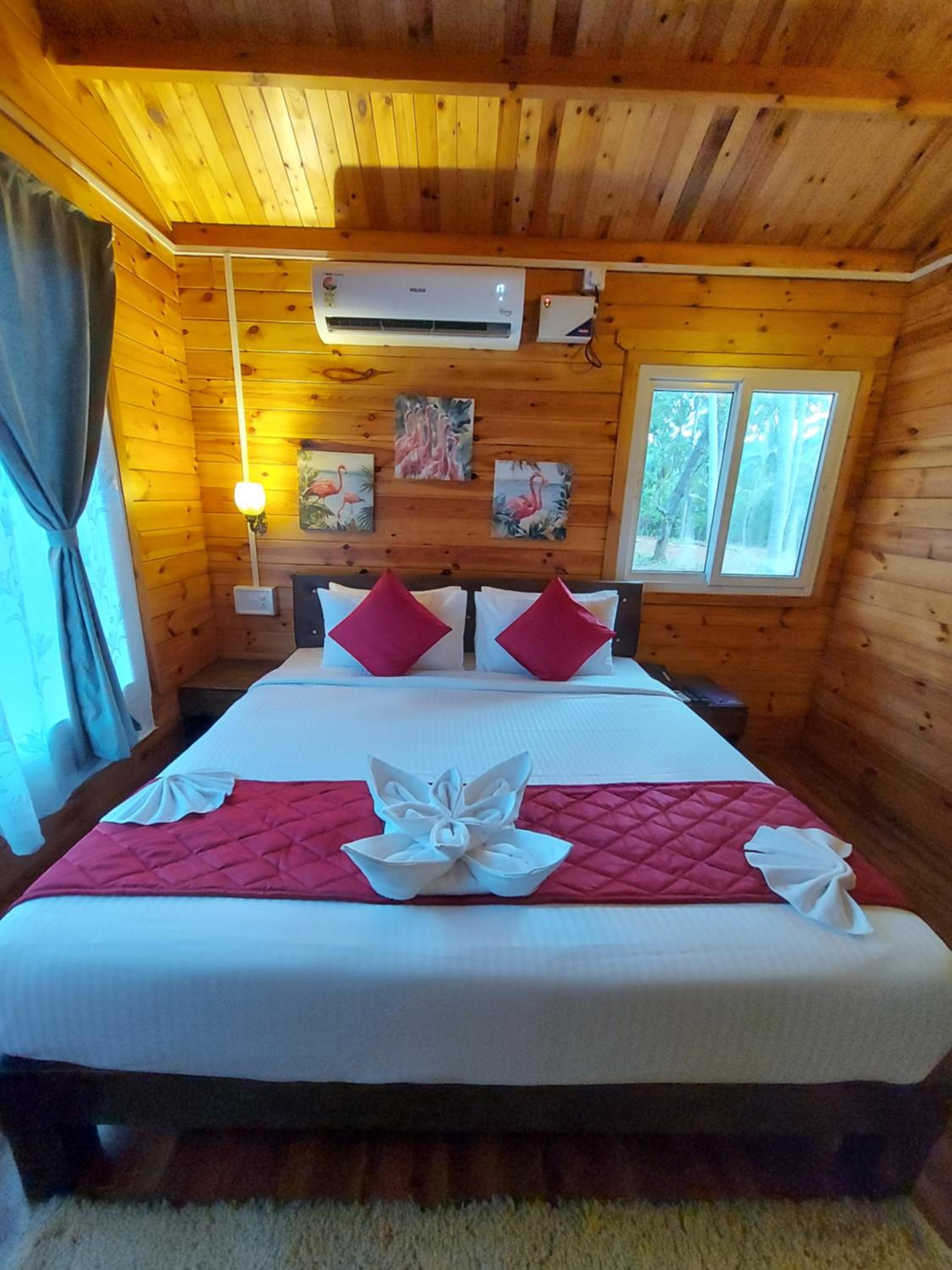 Deluxe Suite Cottage With Balcony - Photo 5