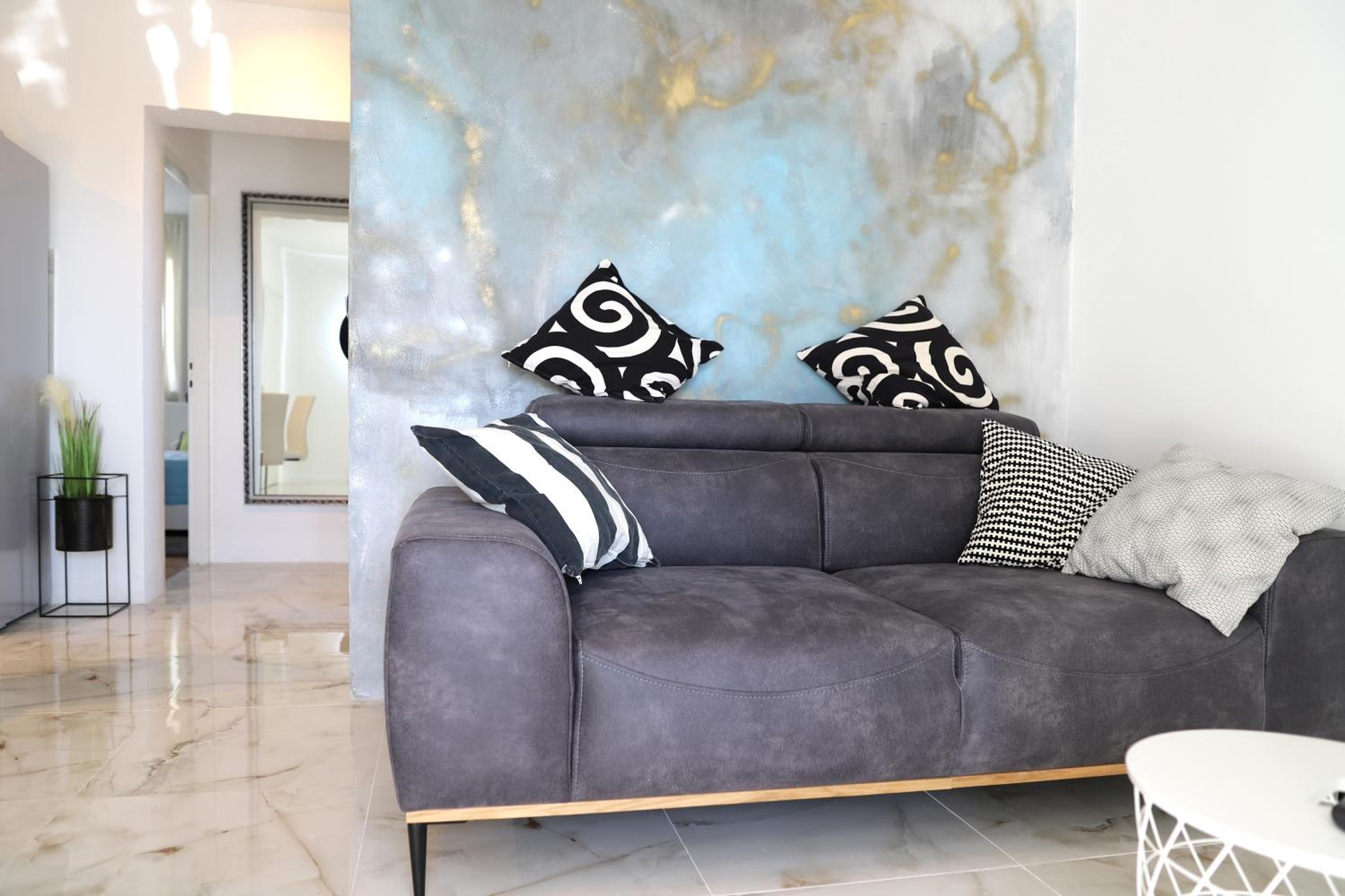 Apartamento de Dois Quartos com Terraço e Vista para o Mar