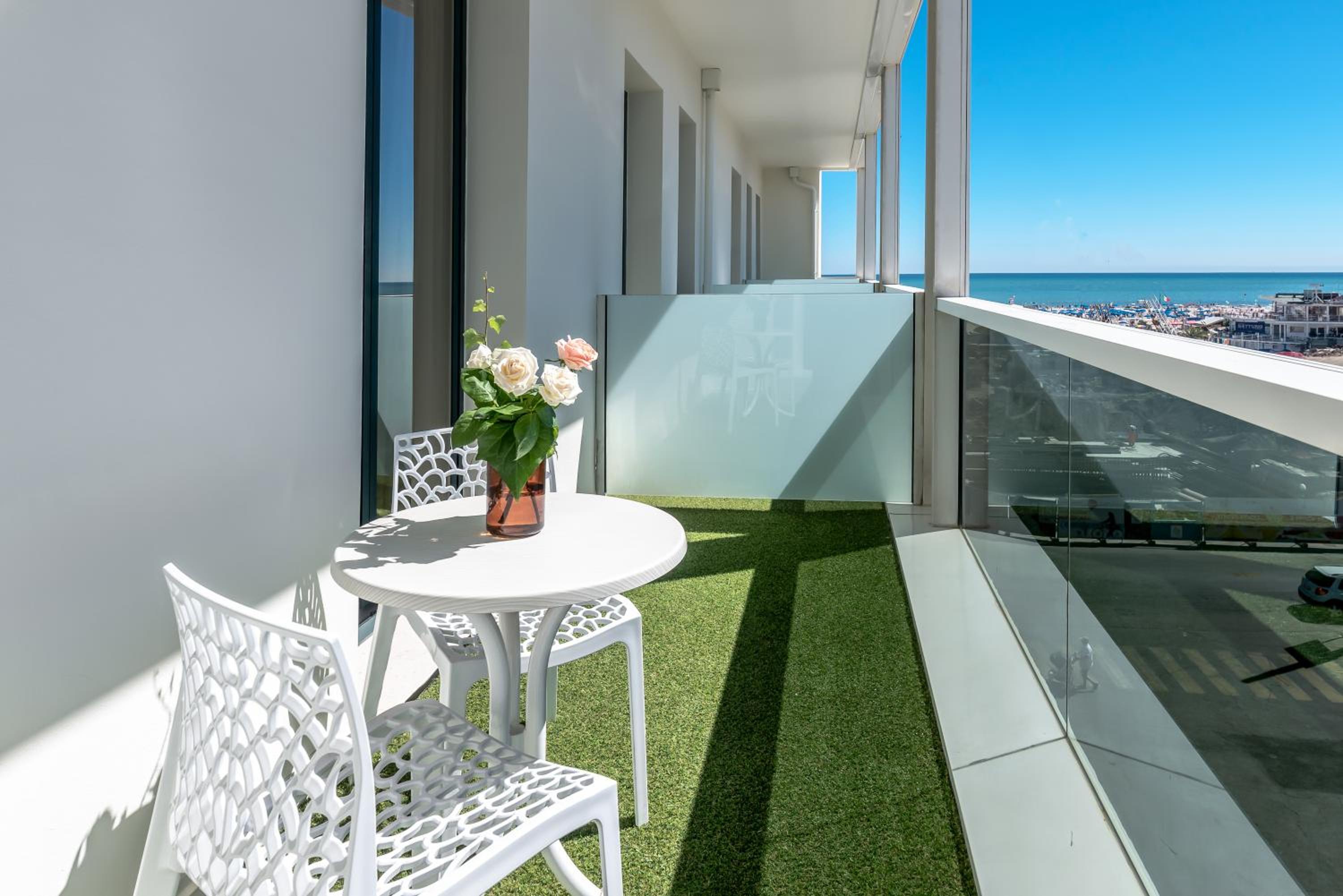 Superior Room with Sea Side View - Photo 4