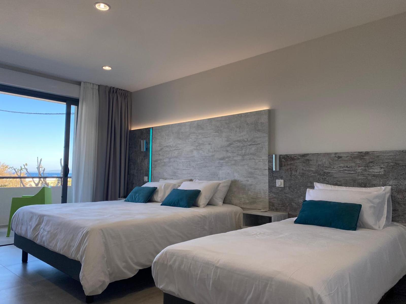 Superior Triple Room with Sea View photo 2