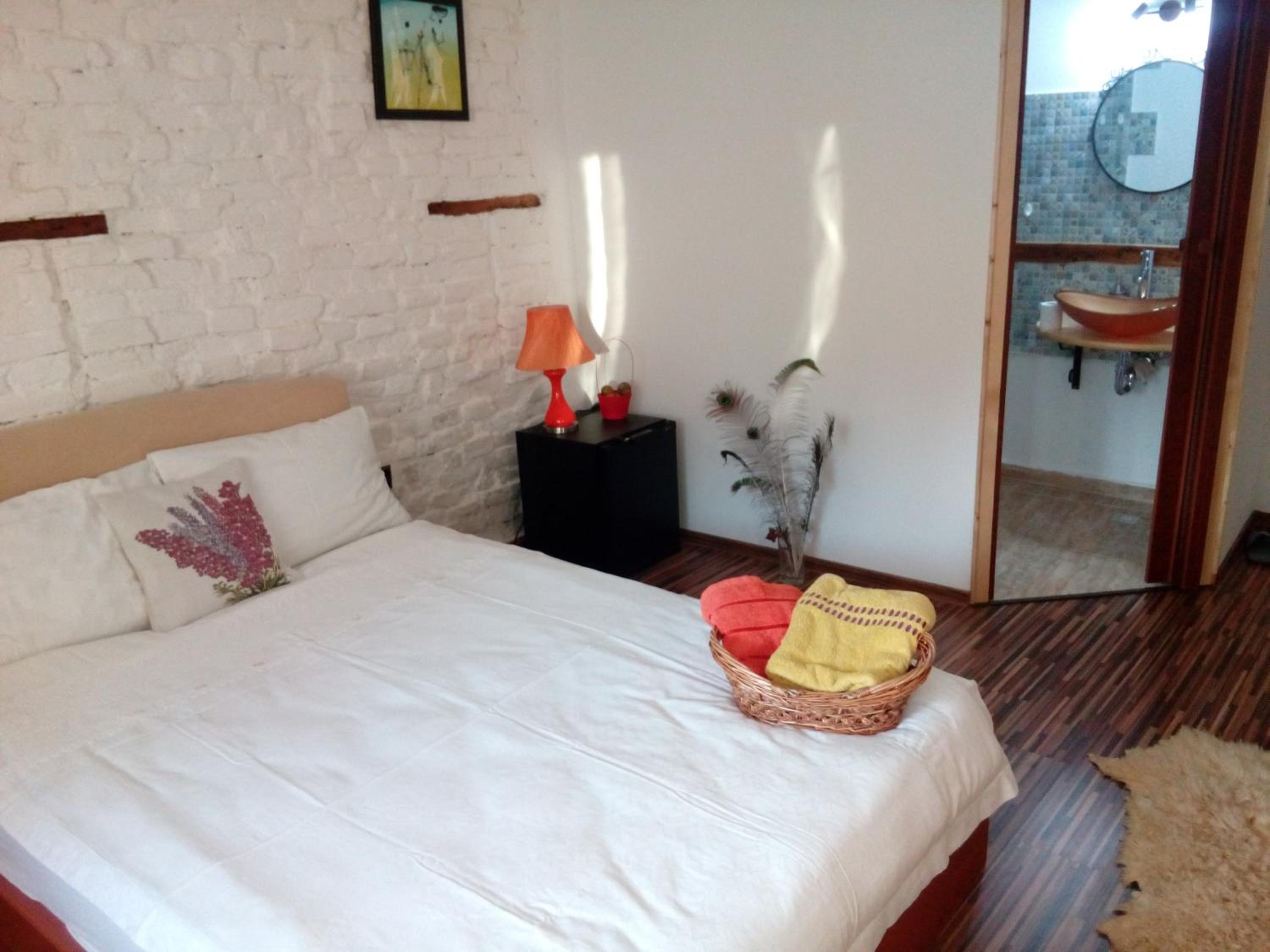 Queen Room with Garden View - Photo 10