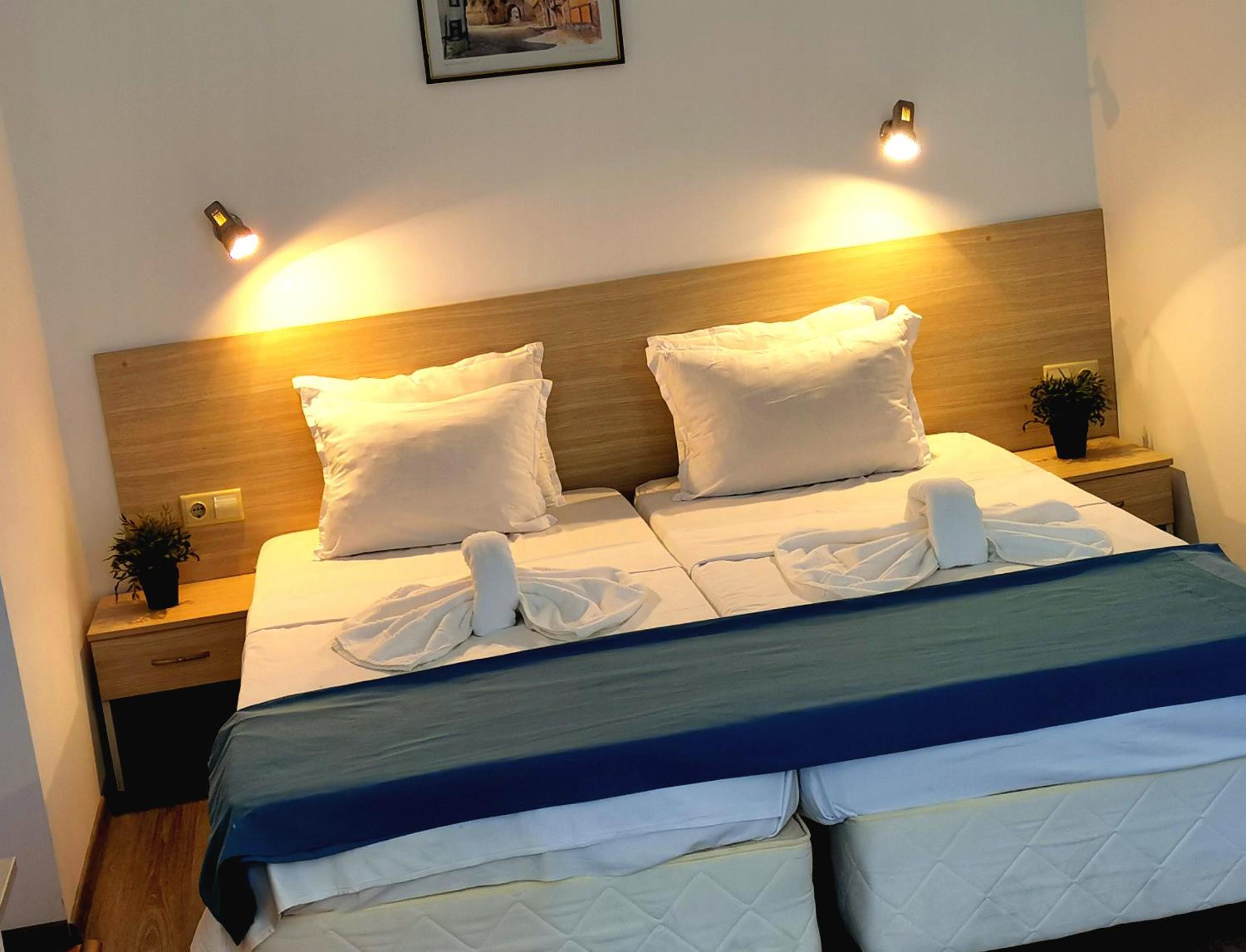 Triple Room thumbnail 6