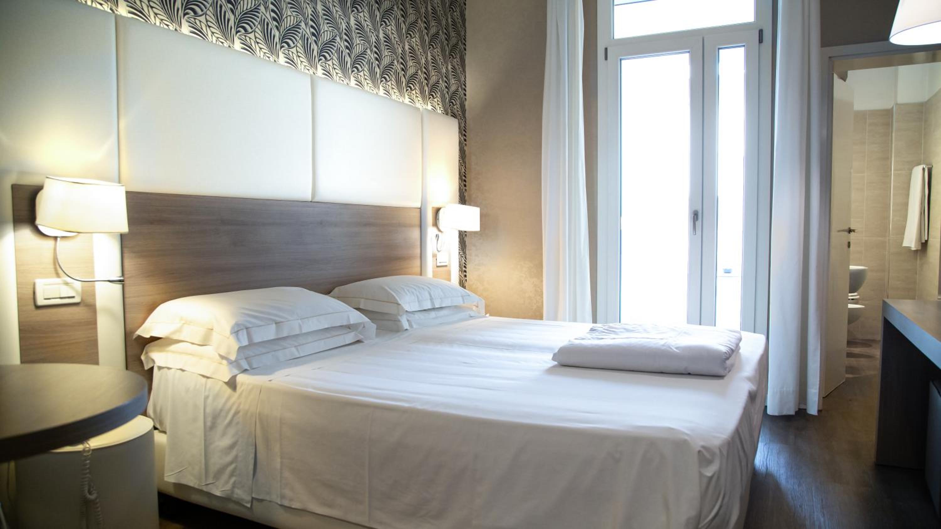 Double or Twin Room - Photo 4