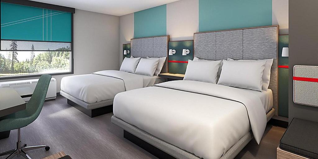 Standard Queen Room with Two Queen Beds - Photo 8