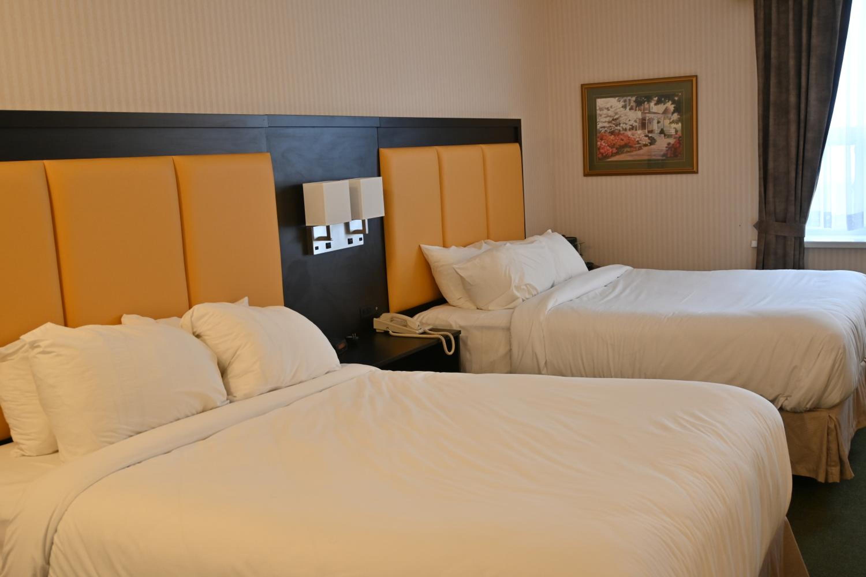 Queen Room with Two Queen Beds - Photo 11