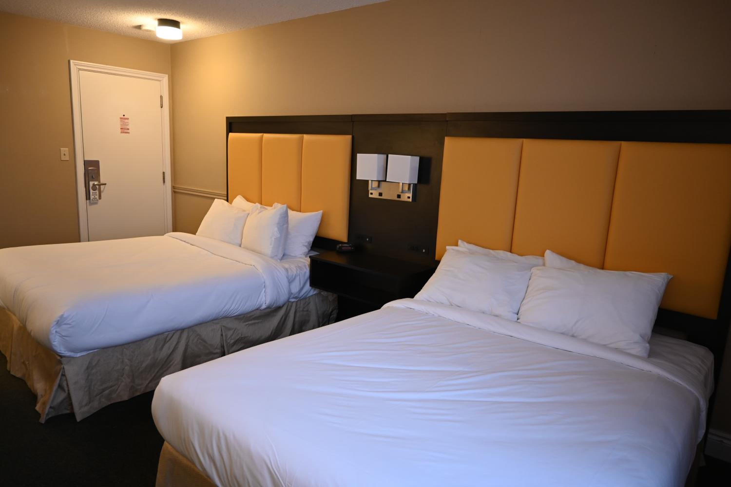 Queen Room with Two Queen Beds - Photo 16
