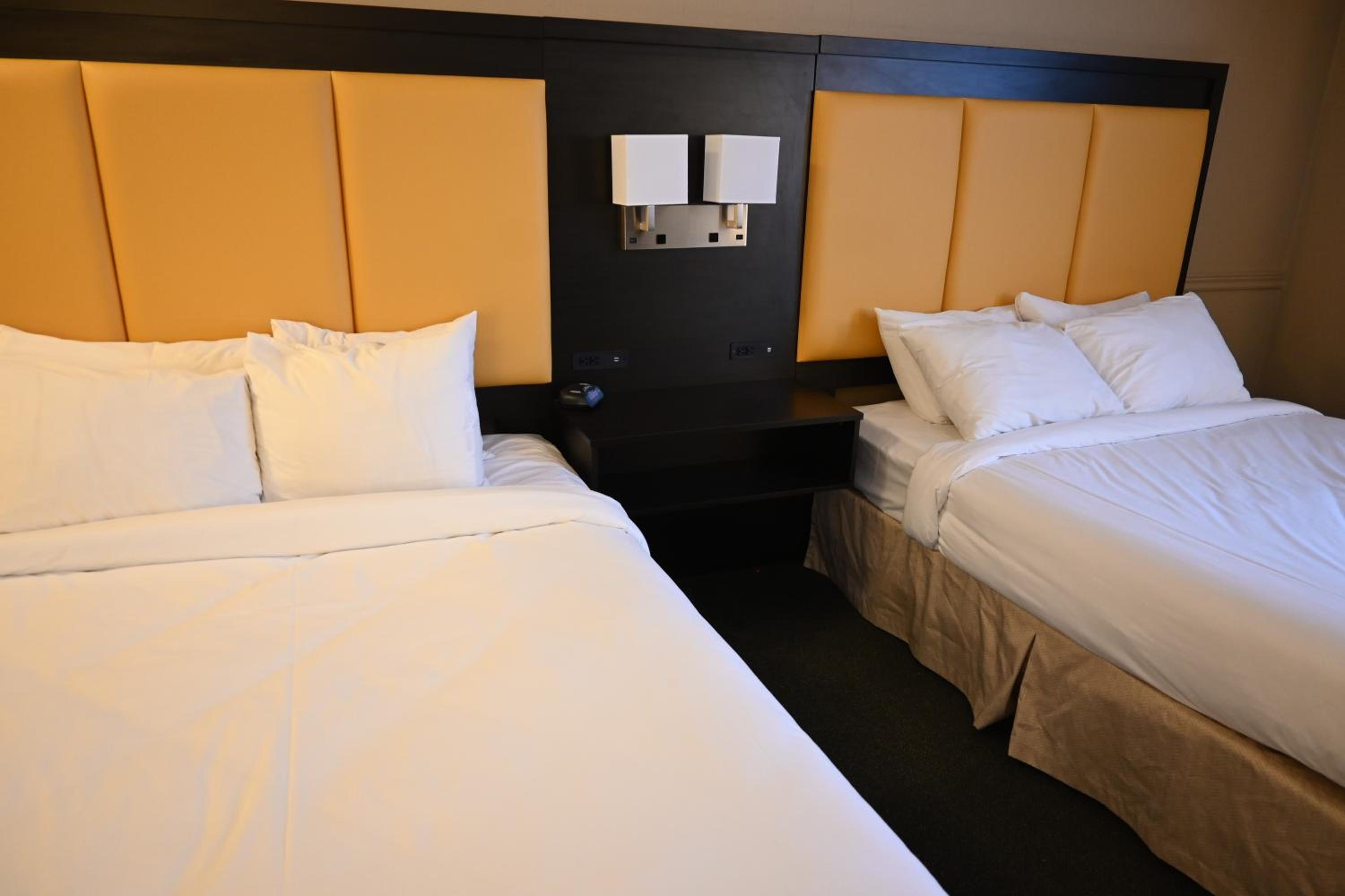 Queen Room with Two Queen Beds - Photo 3
