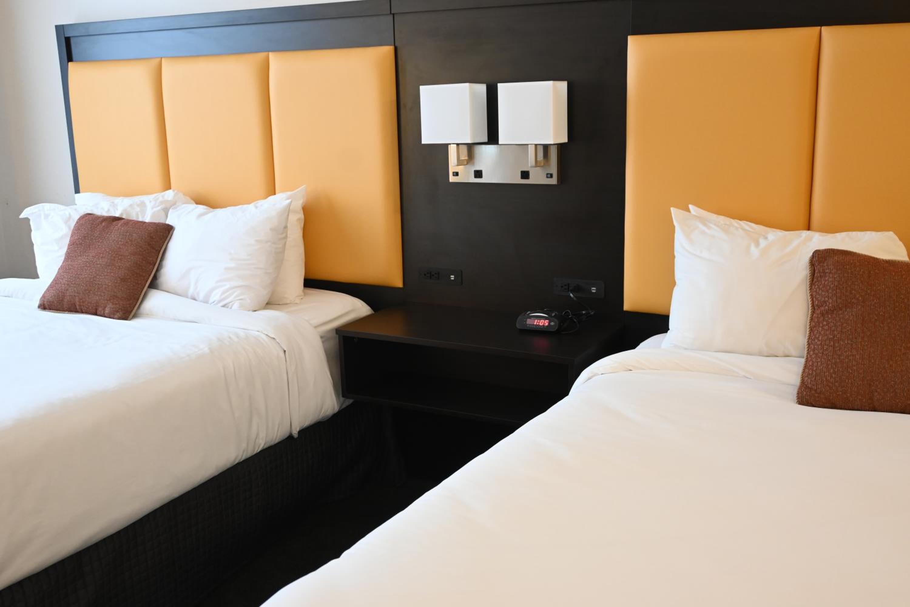 Queen Room with Two Queen Beds - Photo 8