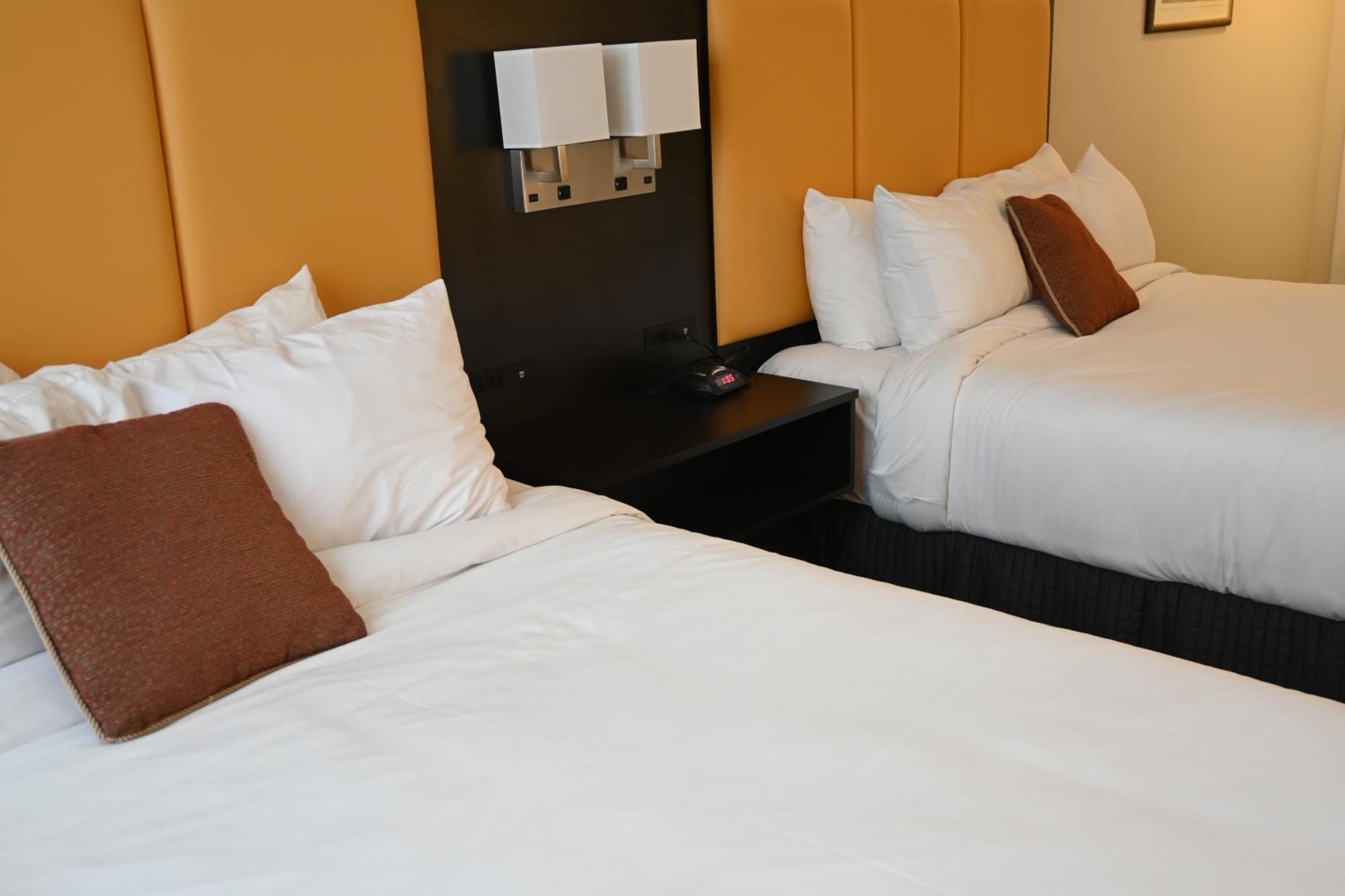 Queen Room with Two Queen Beds - Photo 9