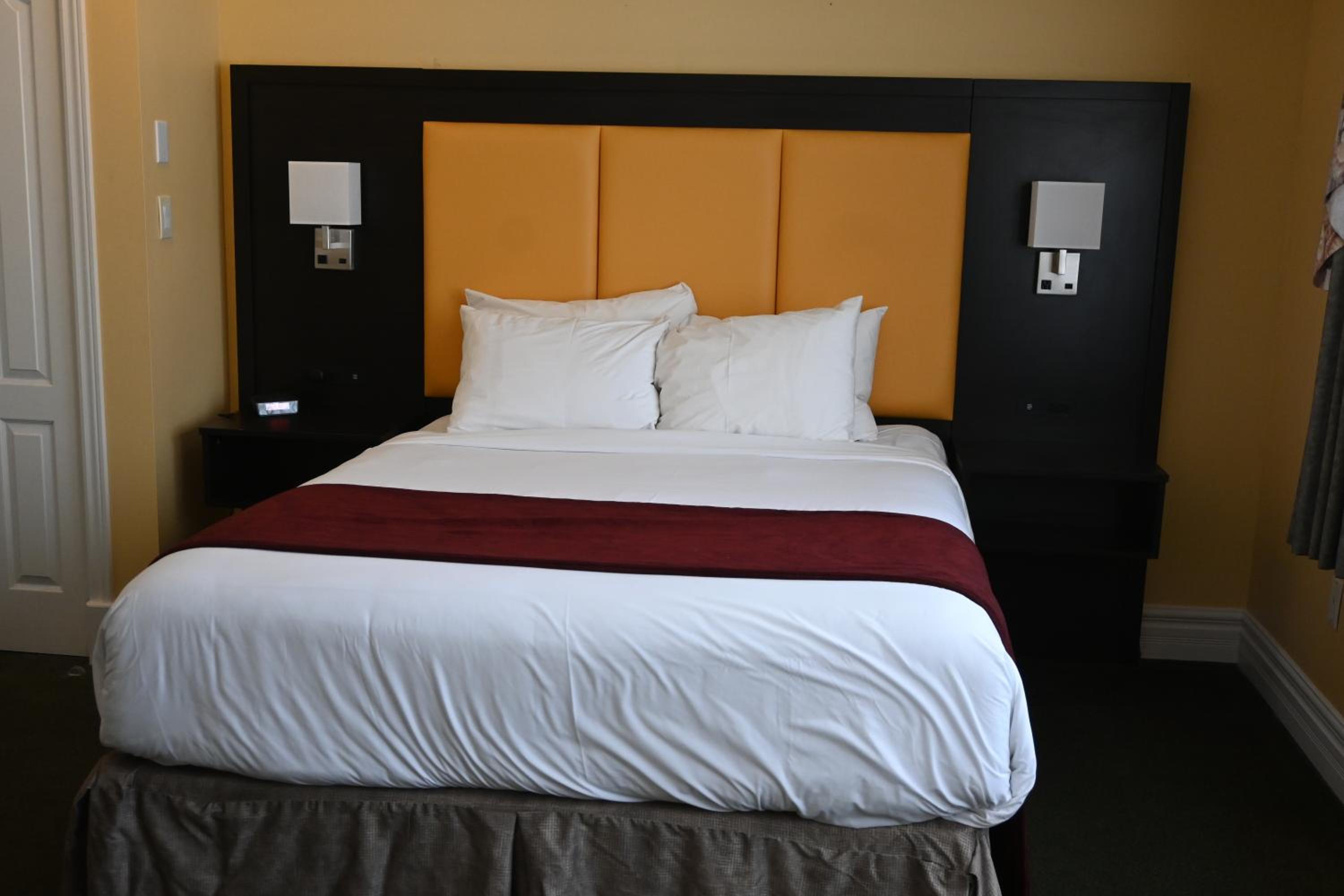 Queen Room - Photo 6