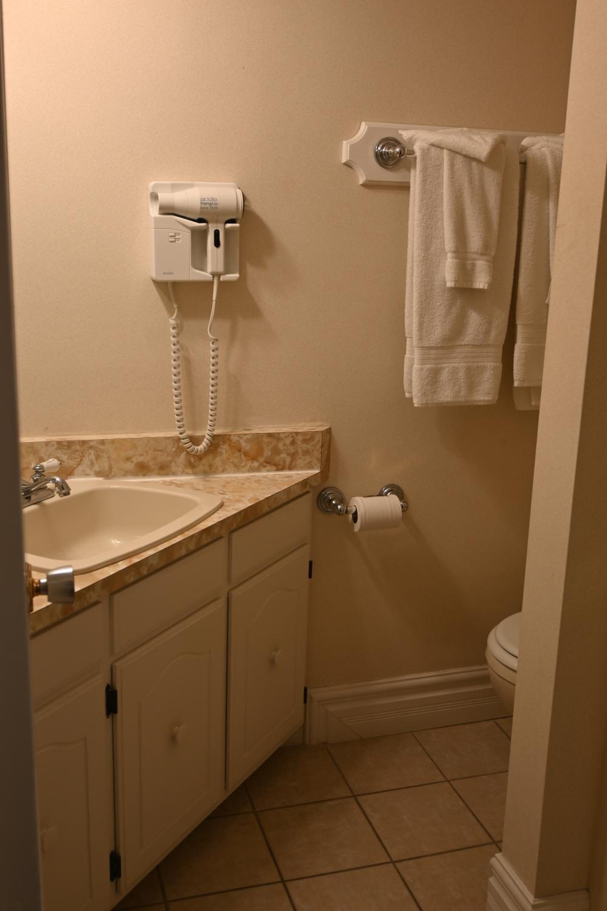 Queen Room - Photo 7