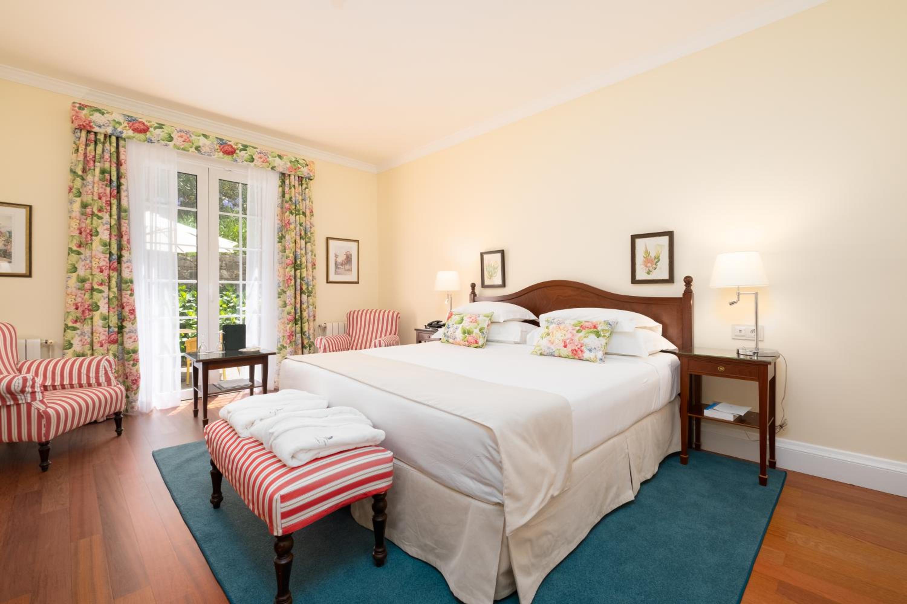 Double or Twin Room with Golf View - Photo 1