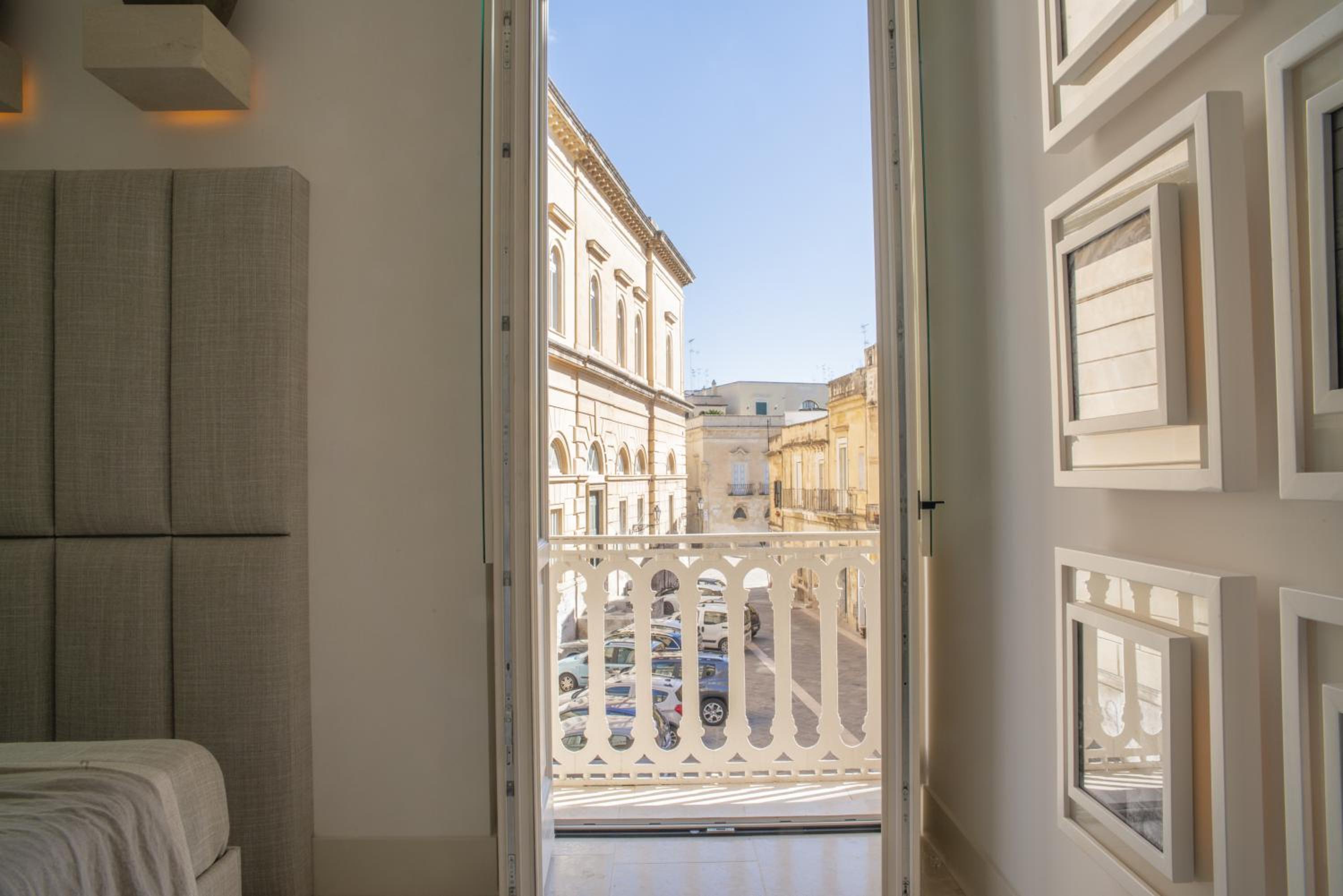 Deluxe Double Room with Balcony - Photo 2