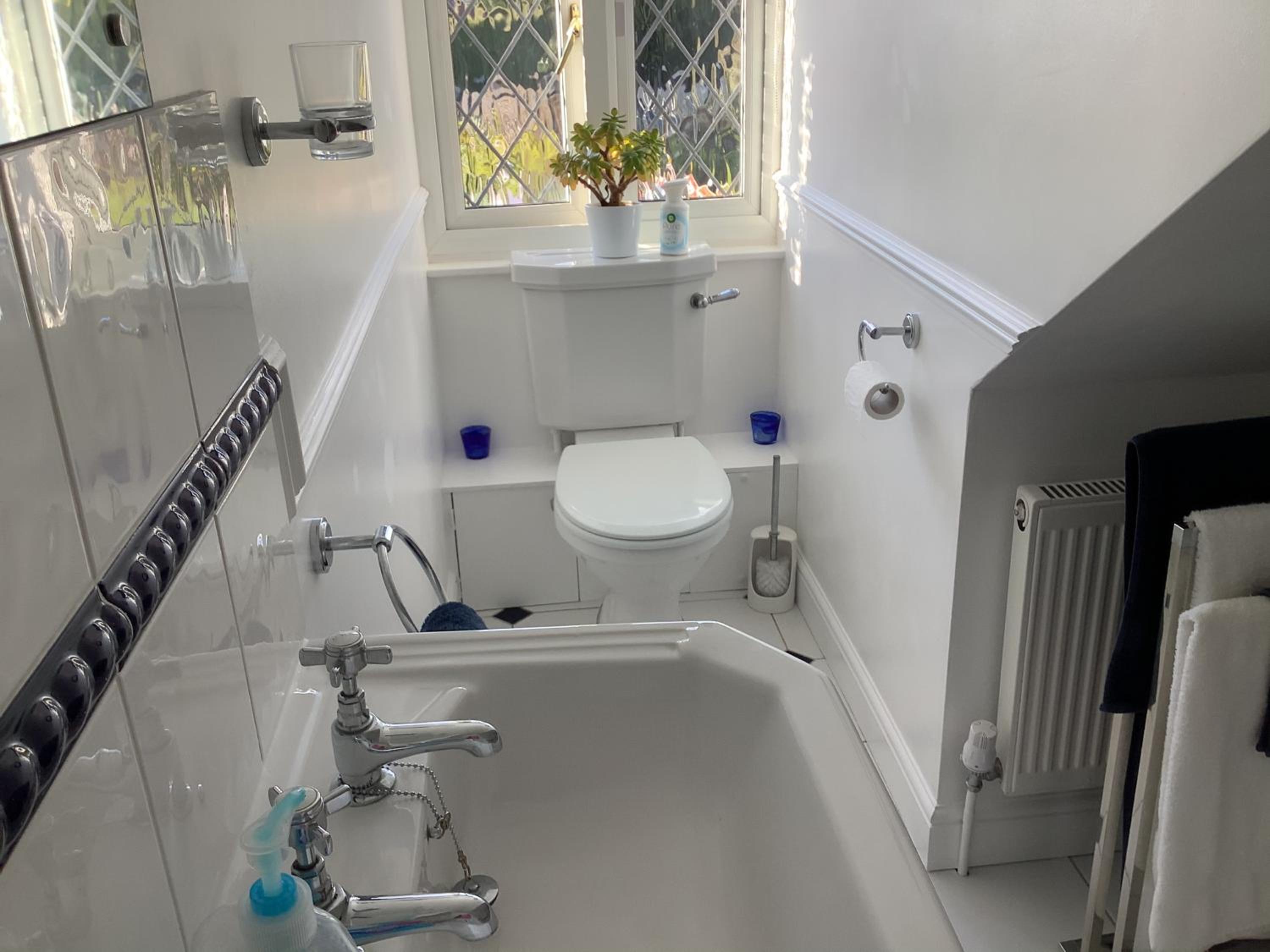Single Room with Bathroom photo 3