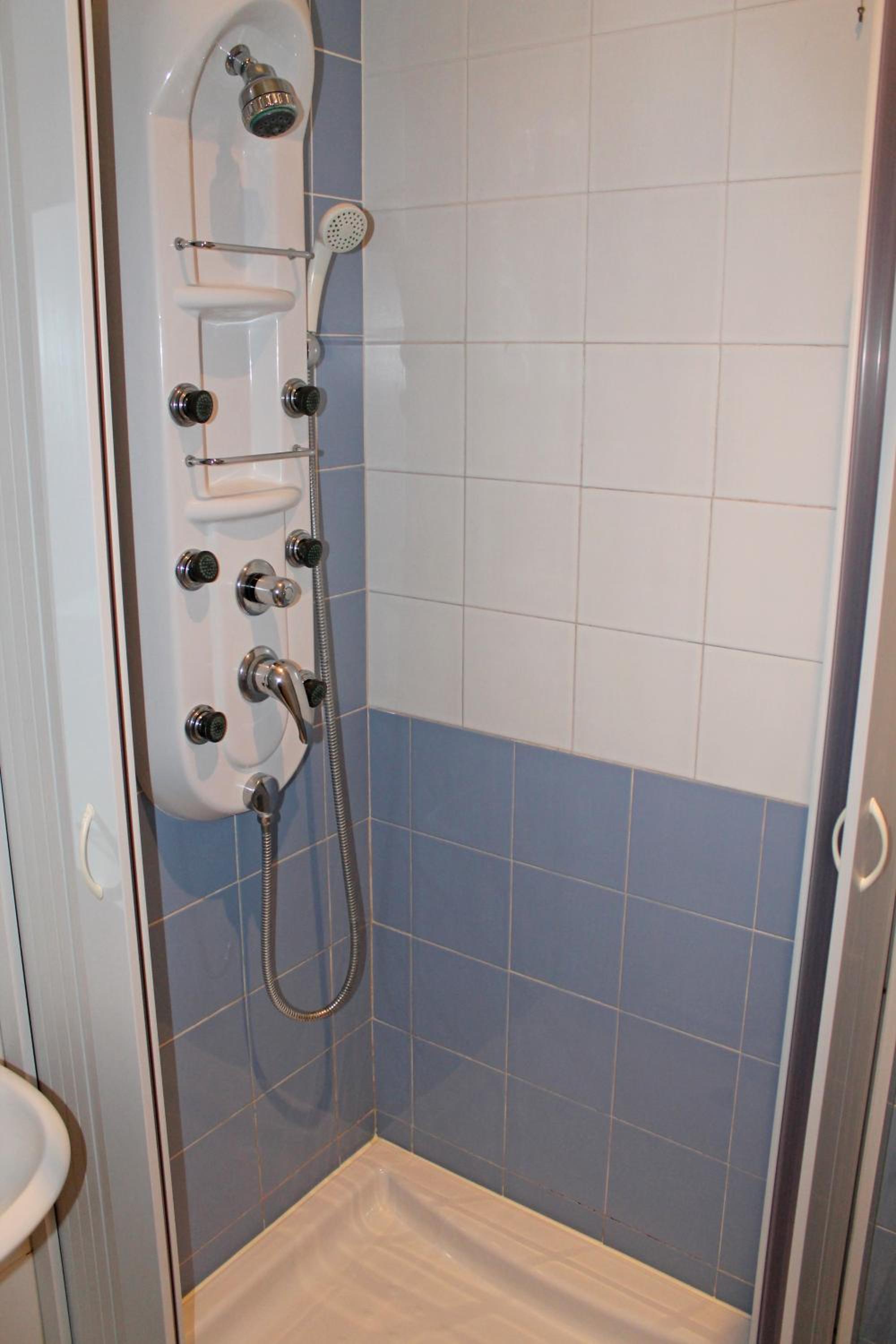 Double Room - Photo 6