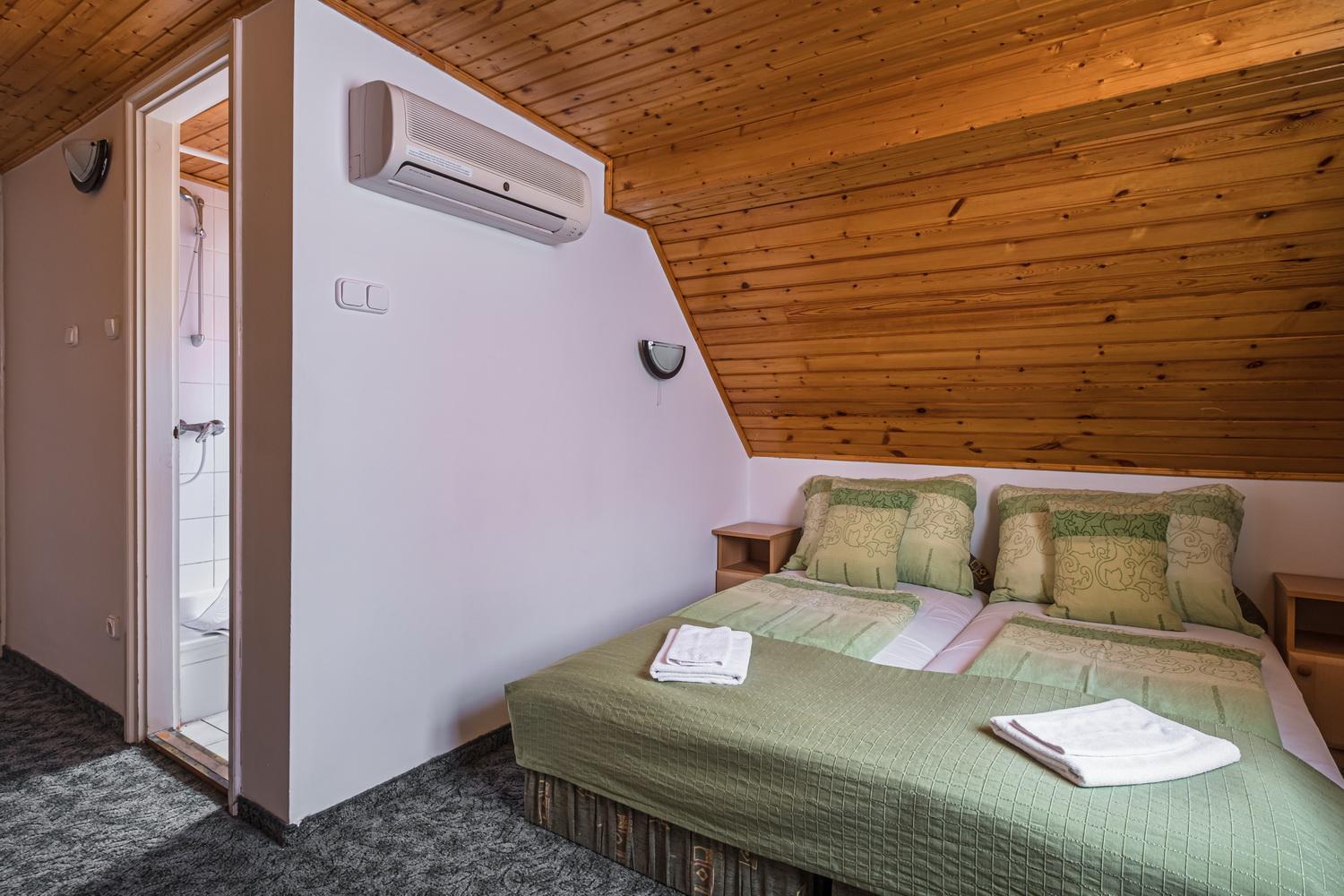 Budget Small Double Room photo 2