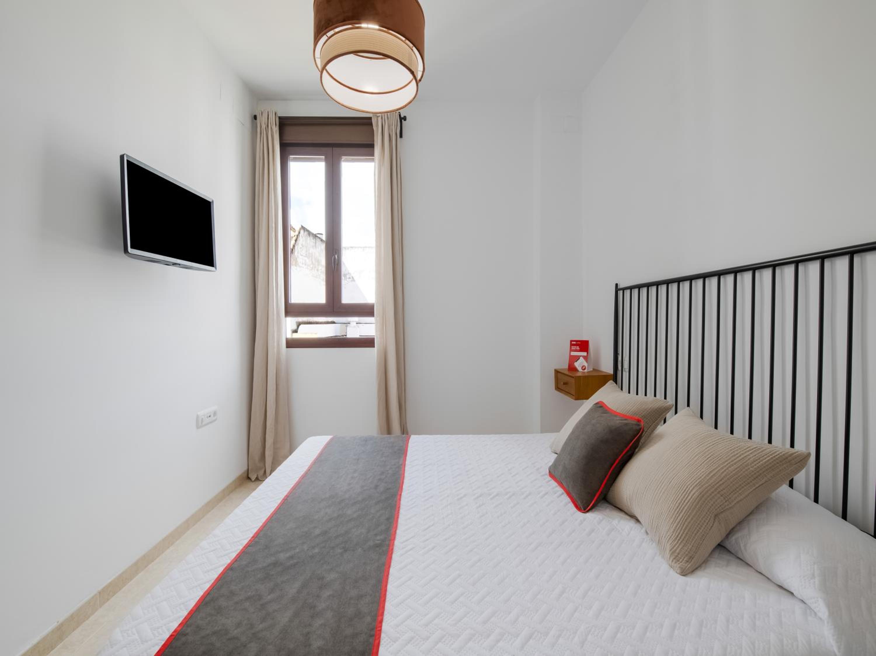 Three-Bedroom Apartment - Photo 21