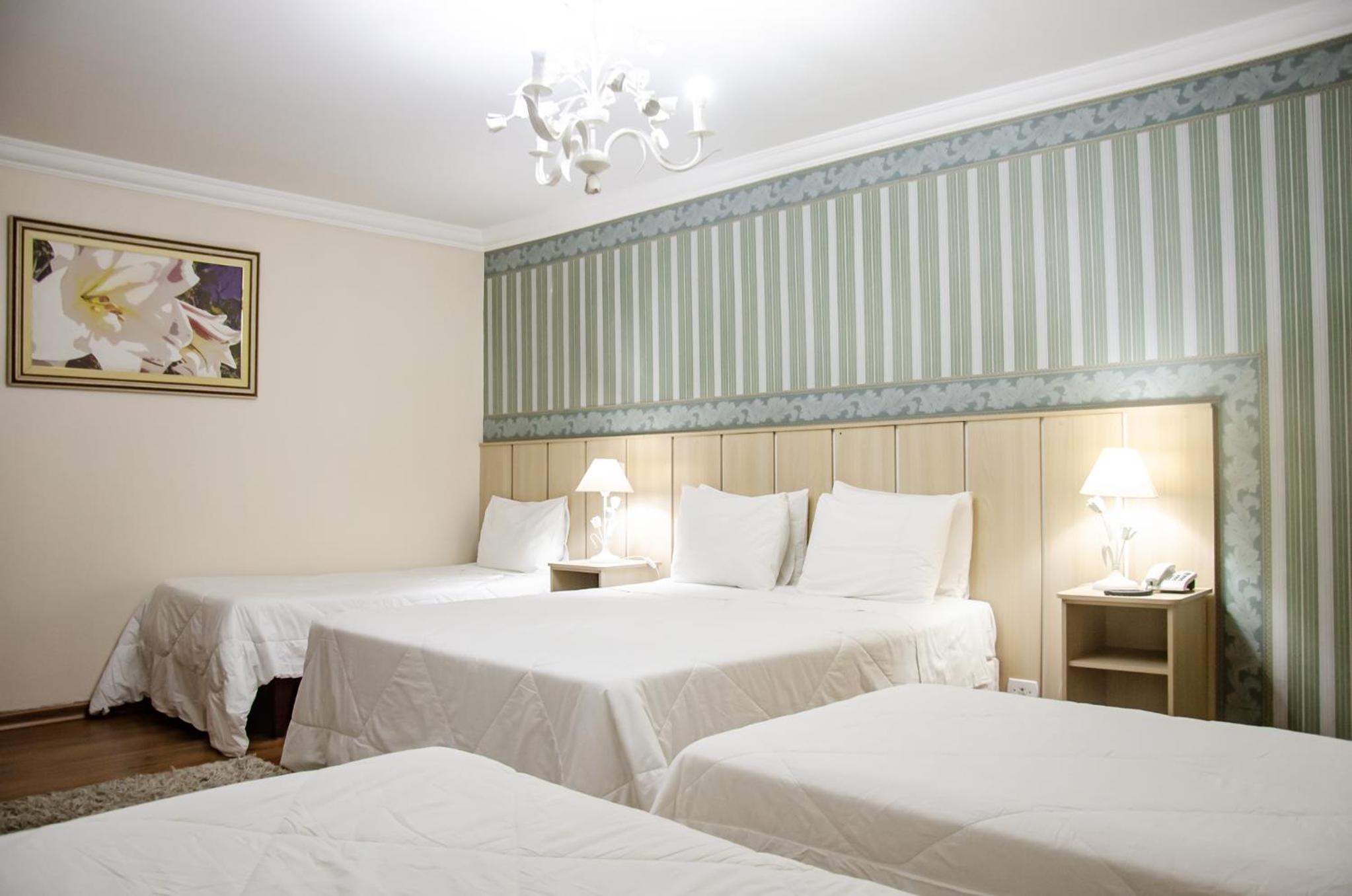Quintuple Room