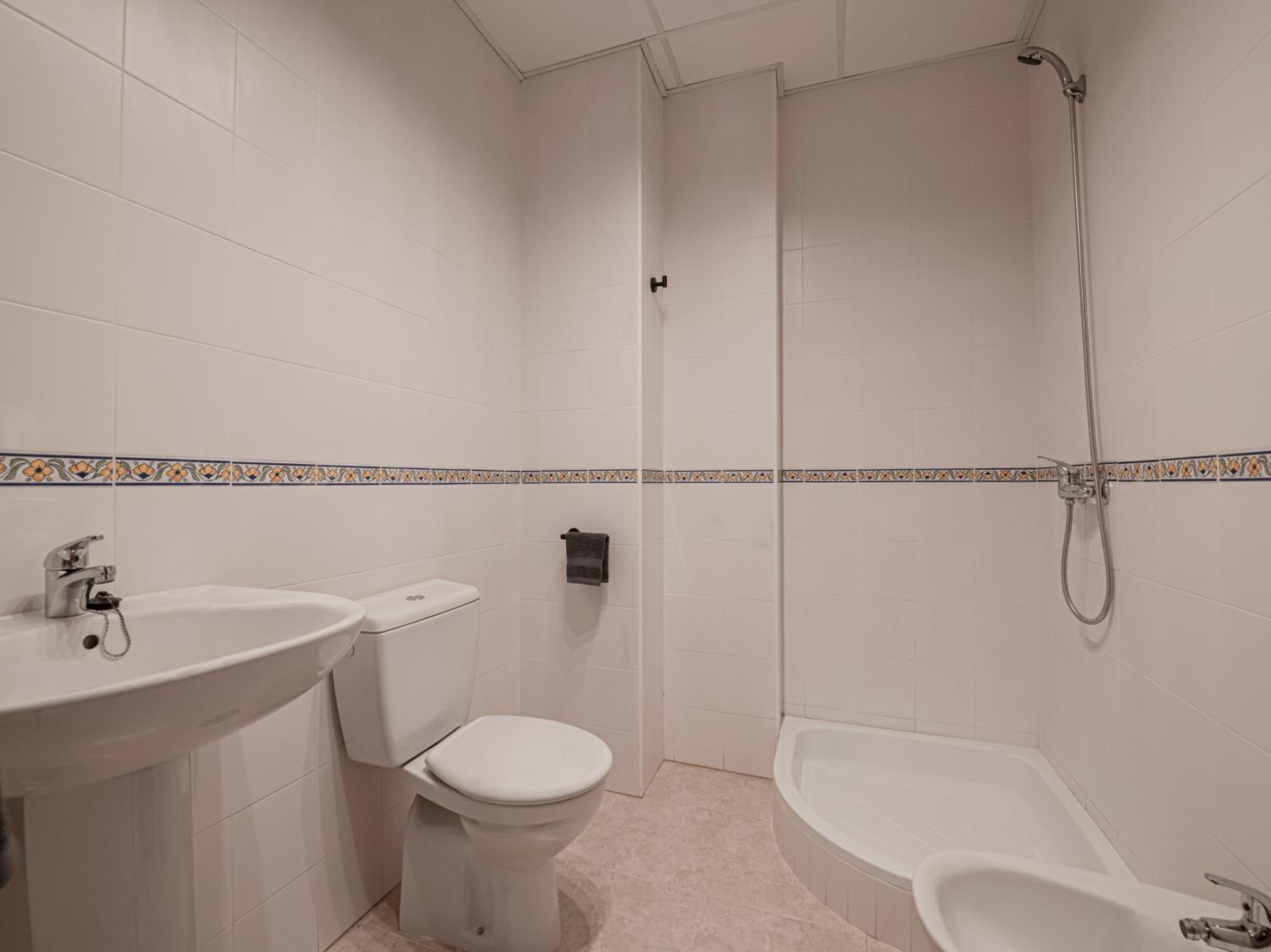 Three-Bedroom Apartment - Photo 31