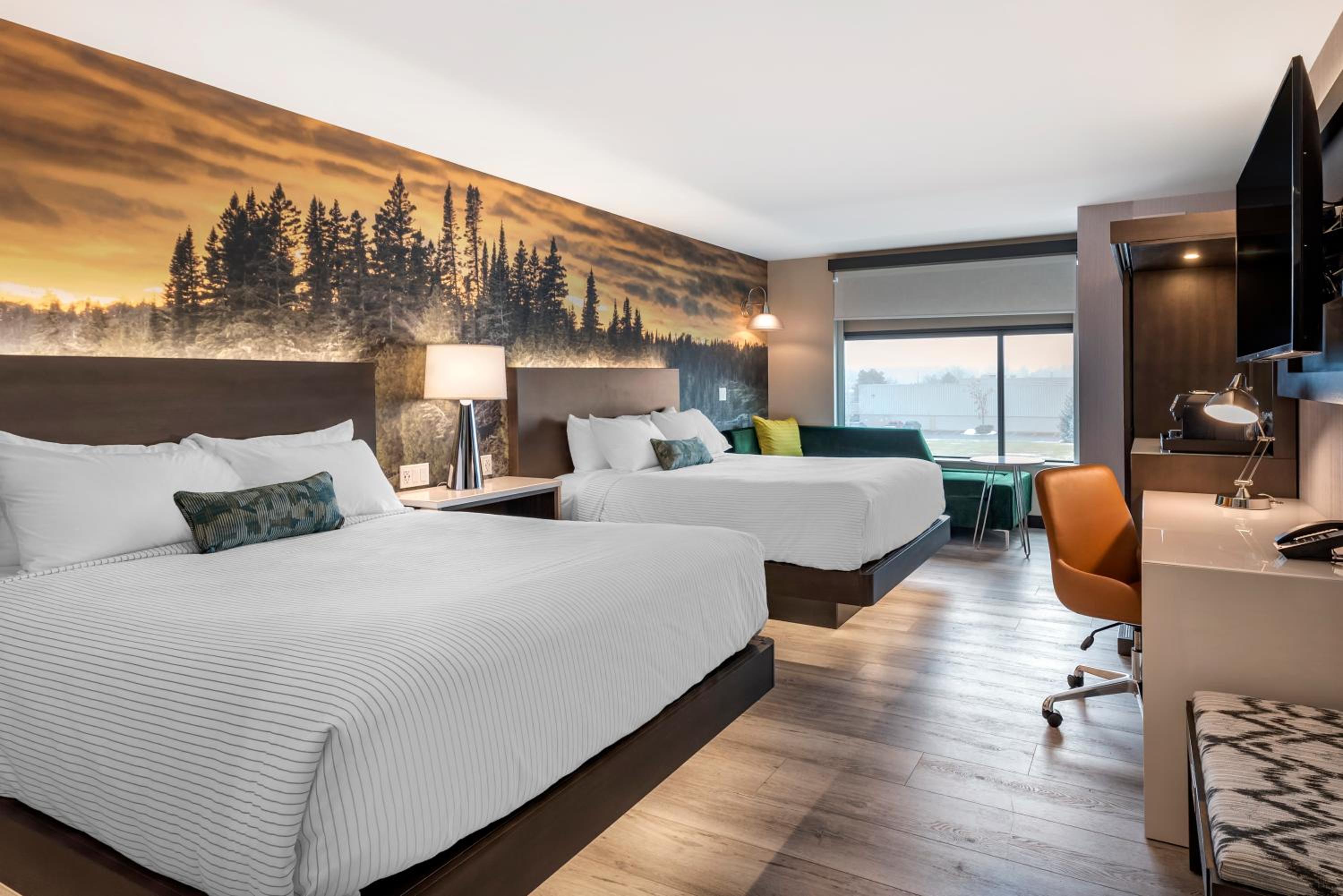 Queen Room with Two Queen Beds - Non-Smoking - Photo 2