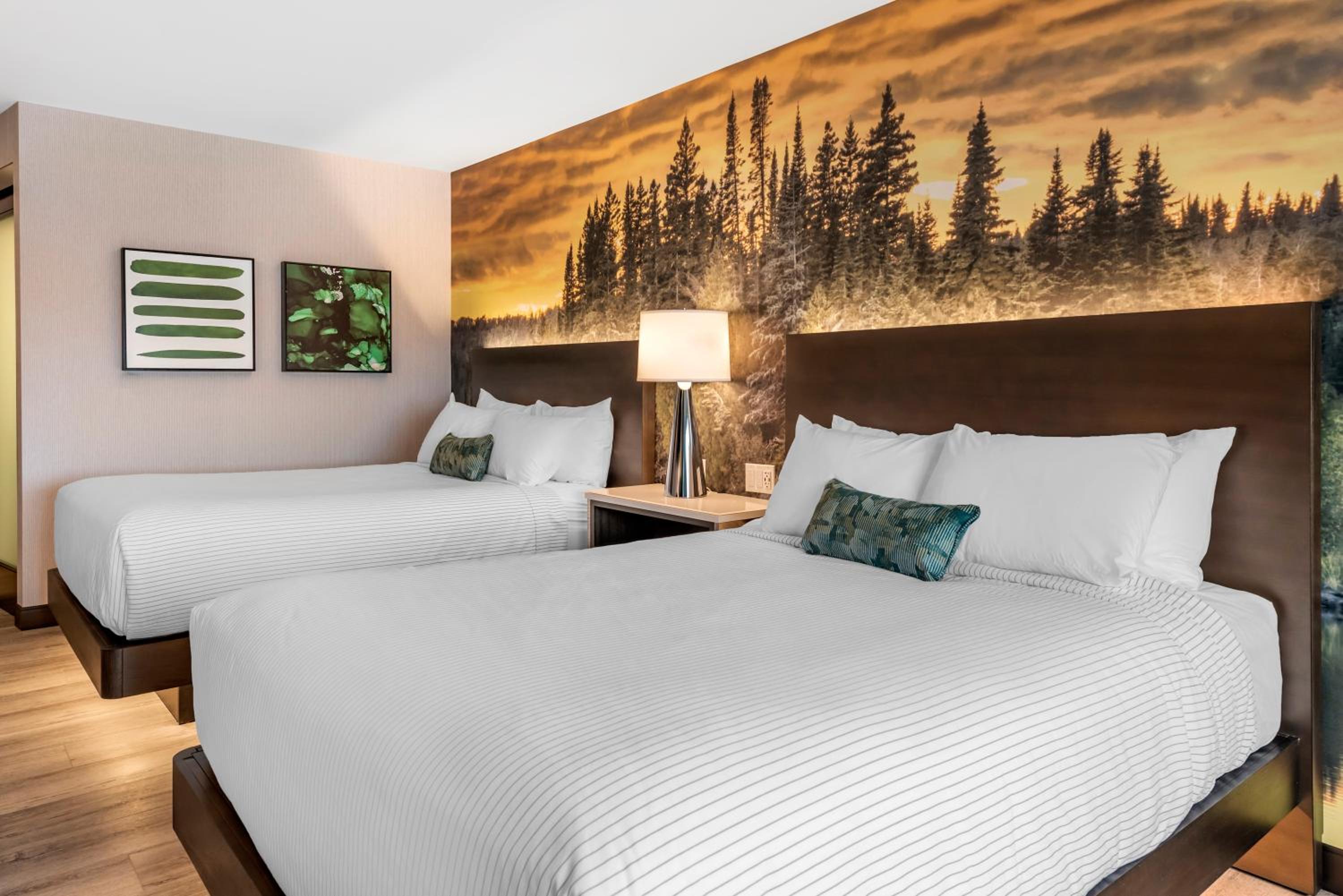Queen Room with Two Queen Beds - Non-Smoking - Photo 6