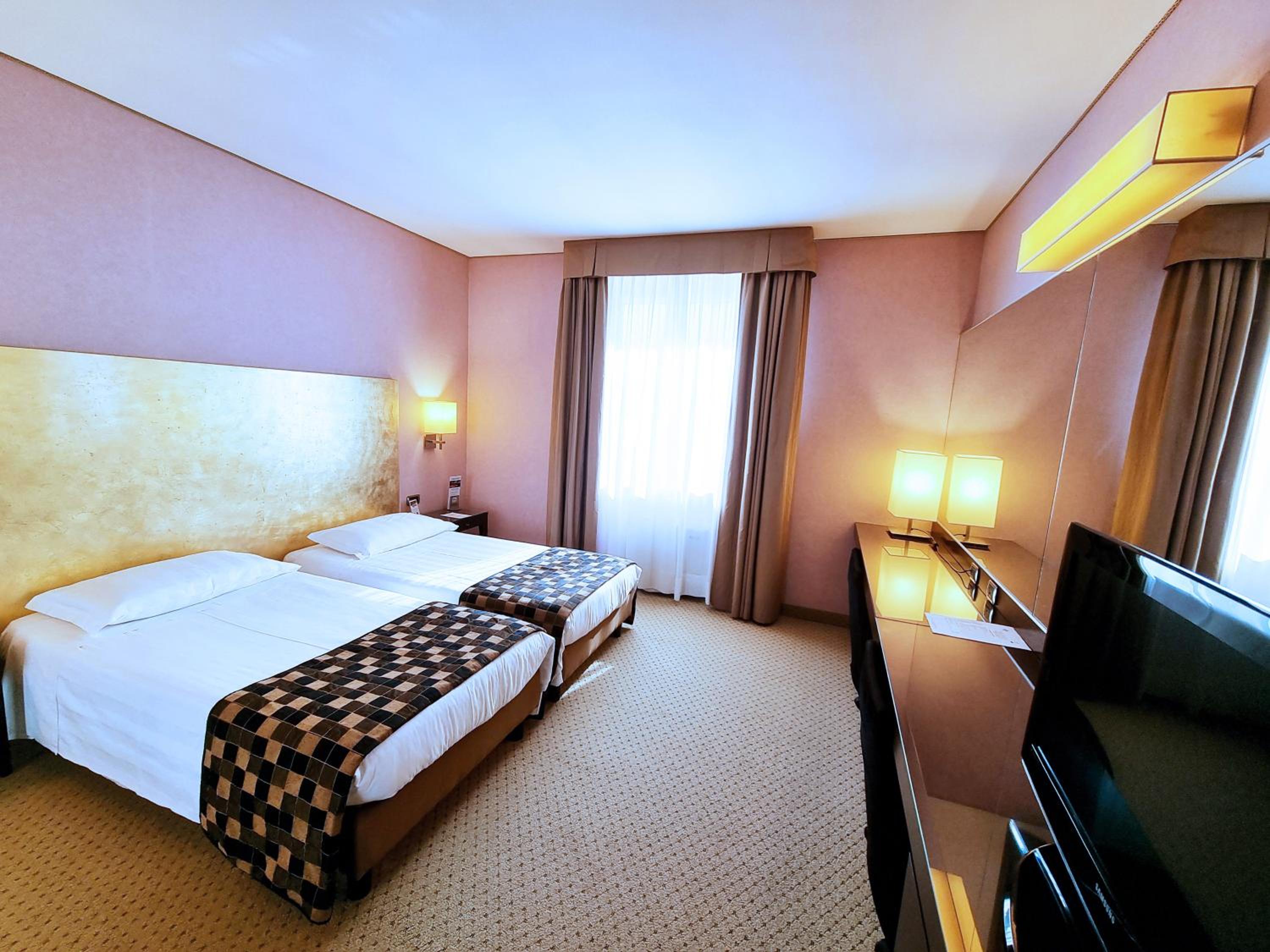 Twin Room - Photo 3