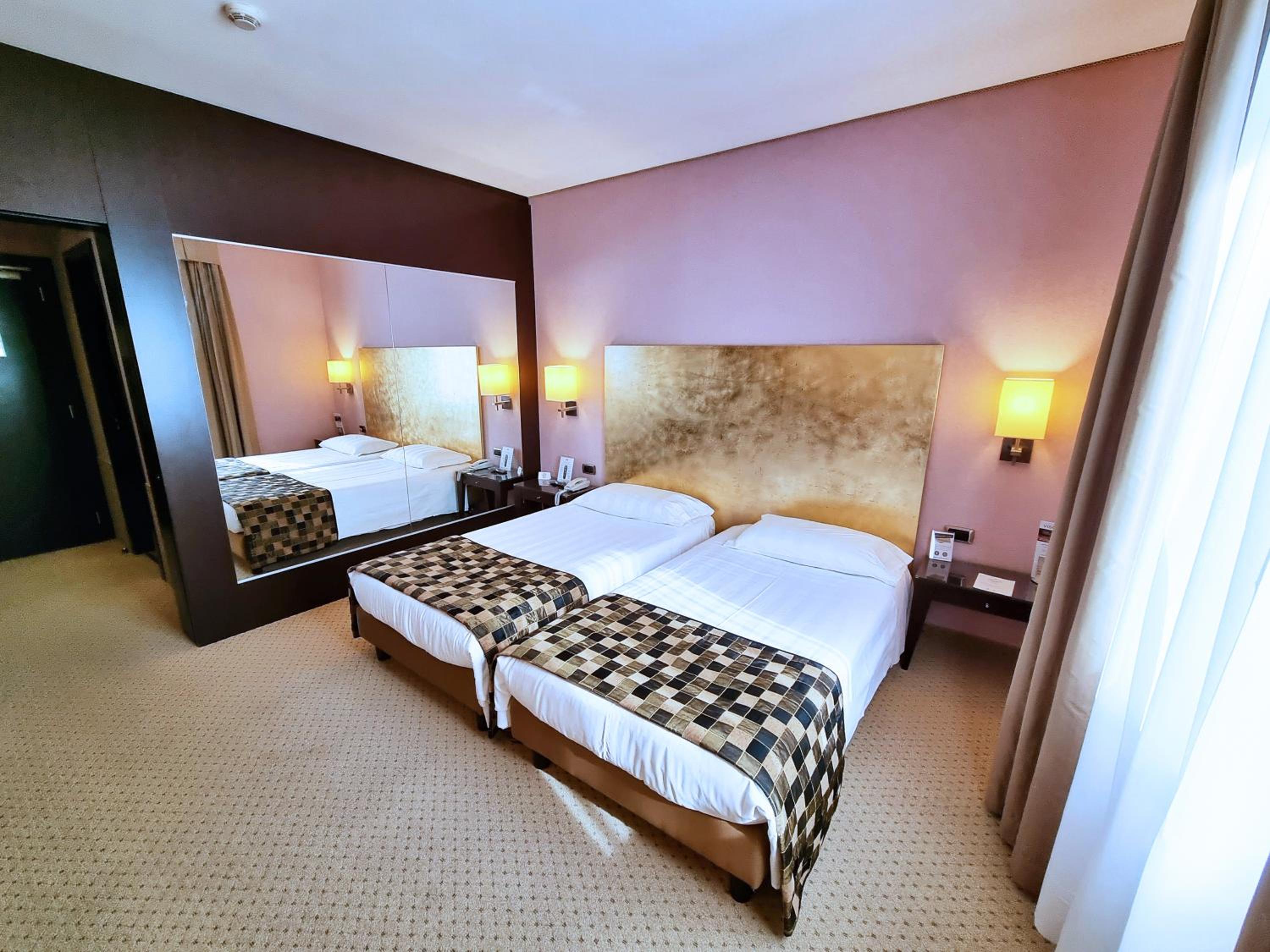 Twin Room - Photo 2